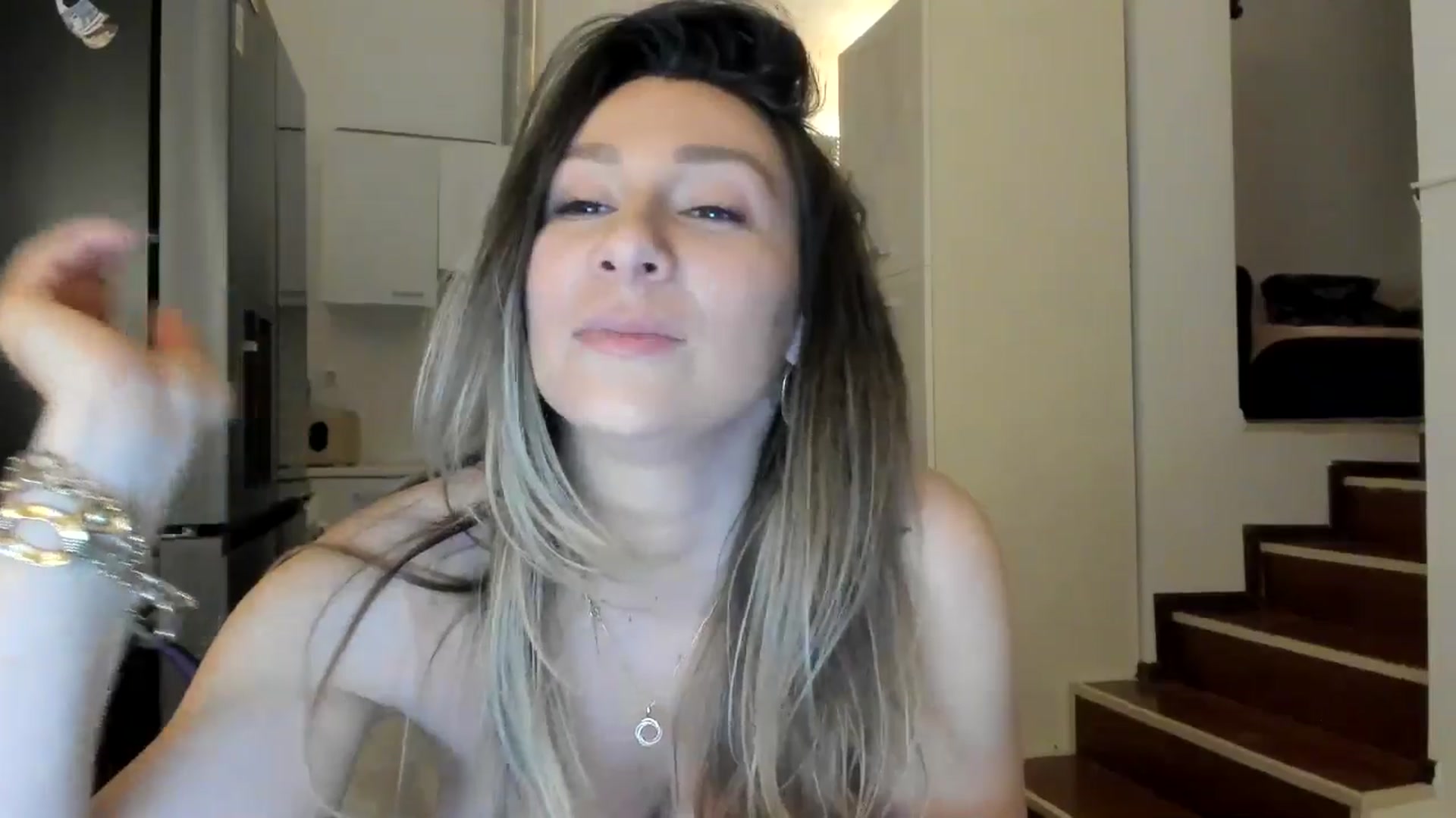 Gallery image thumbnail from ItsEvie's myfreecams stream on, 03/01/2025, 02:05 image 15 of 20