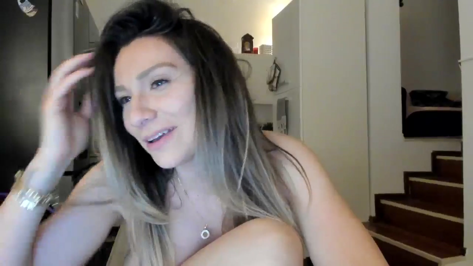 Gallery image thumbnail from ItsEvie's myfreecams stream on, 03/01/2025, 02:05 image 14 of 20