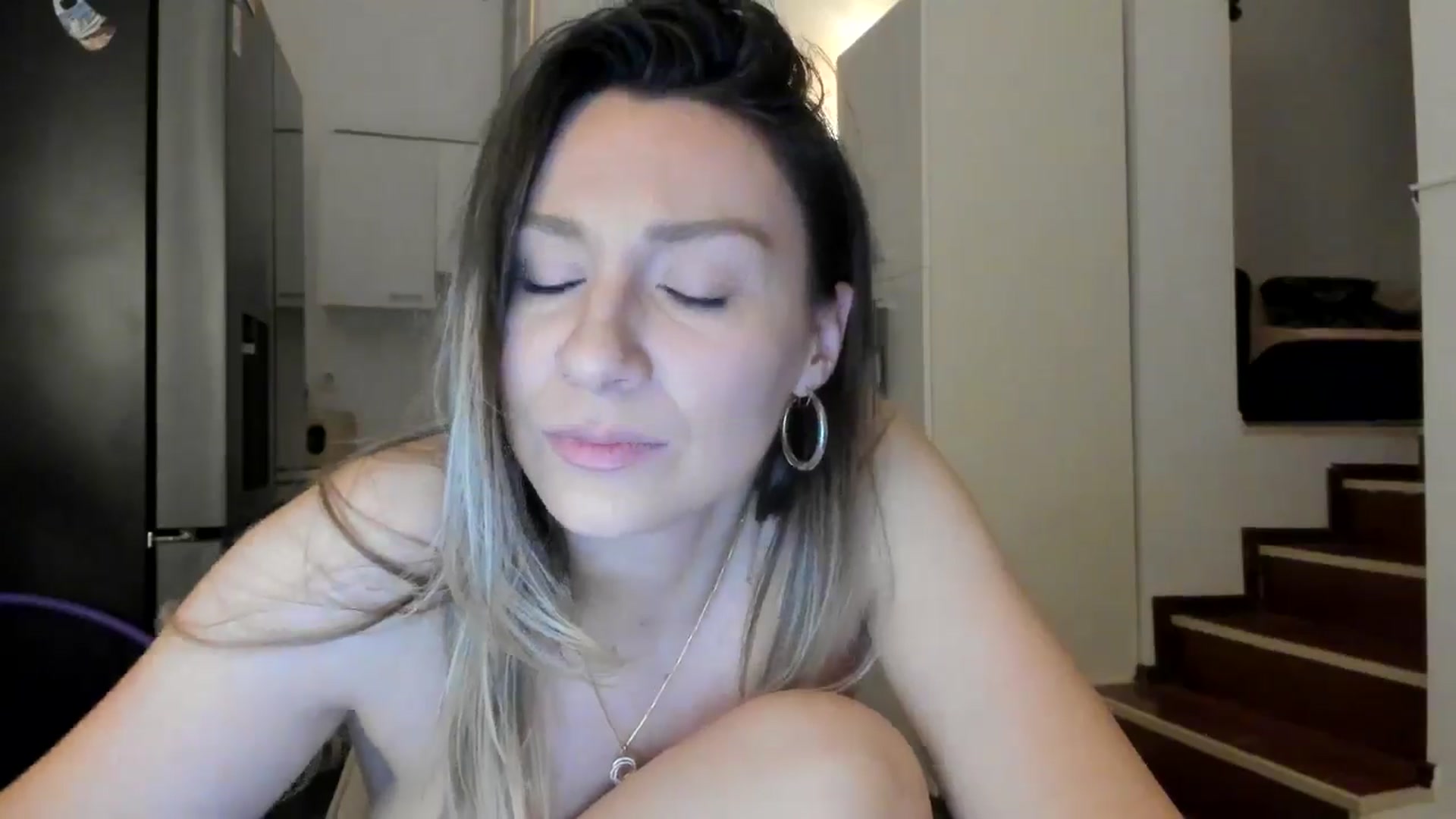 Gallery image thumbnail from ItsEvie's myfreecams stream on, 03/01/2025, 02:05 image 13 of 20
