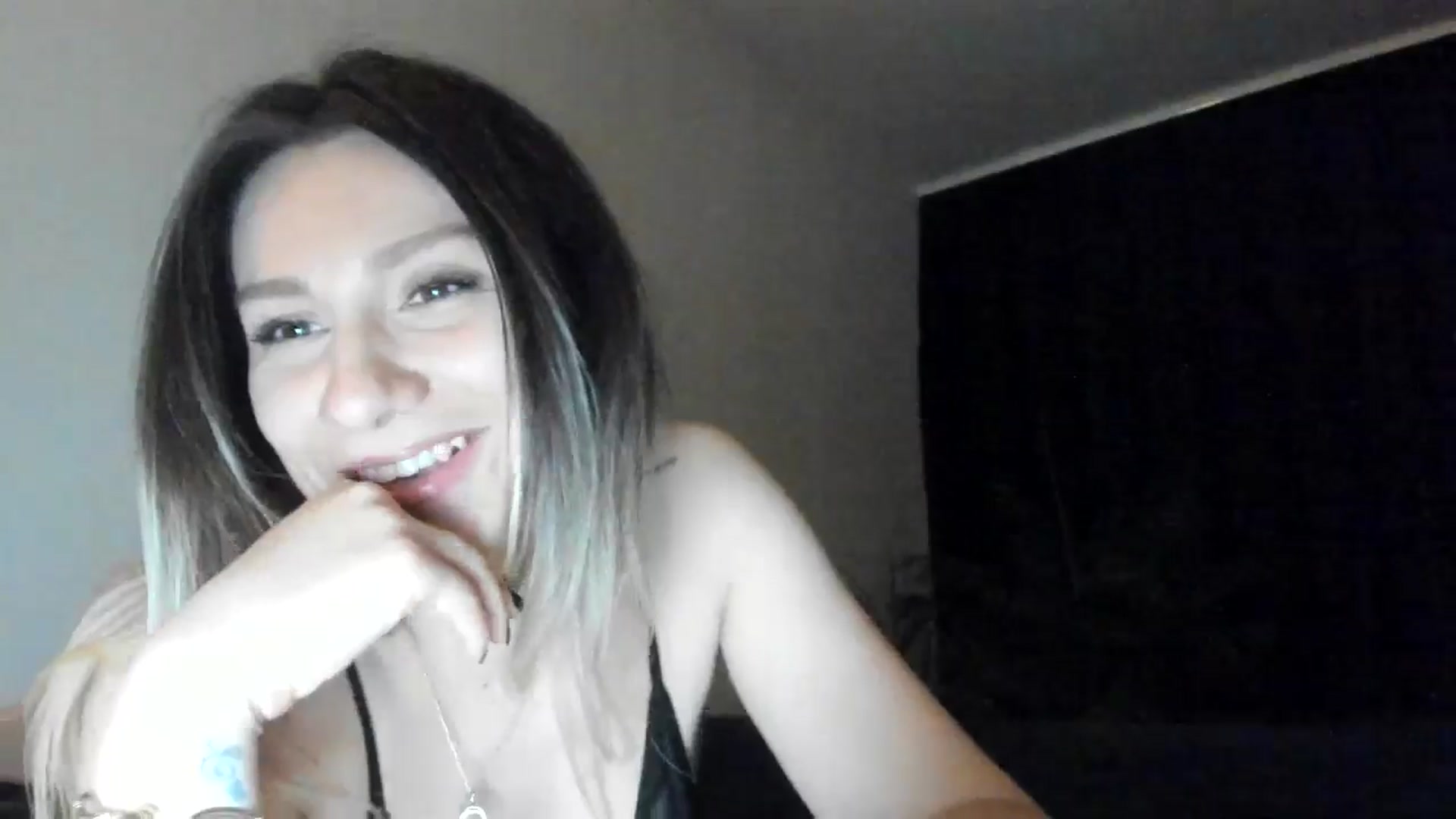 Gallery image thumbnail from ItsEvie's myfreecams stream on, 03/04/2025, 01:59 image 9 of 20