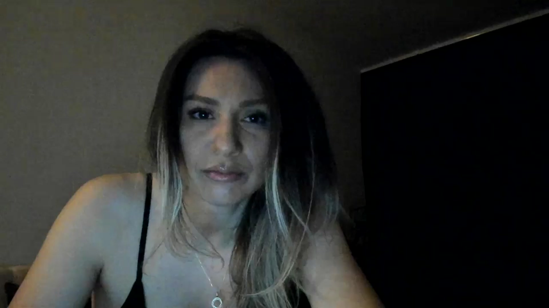 Gallery image thumbnail from ItsEvie's myfreecams stream on, 03/04/2025, 01:59 image 2 of 20