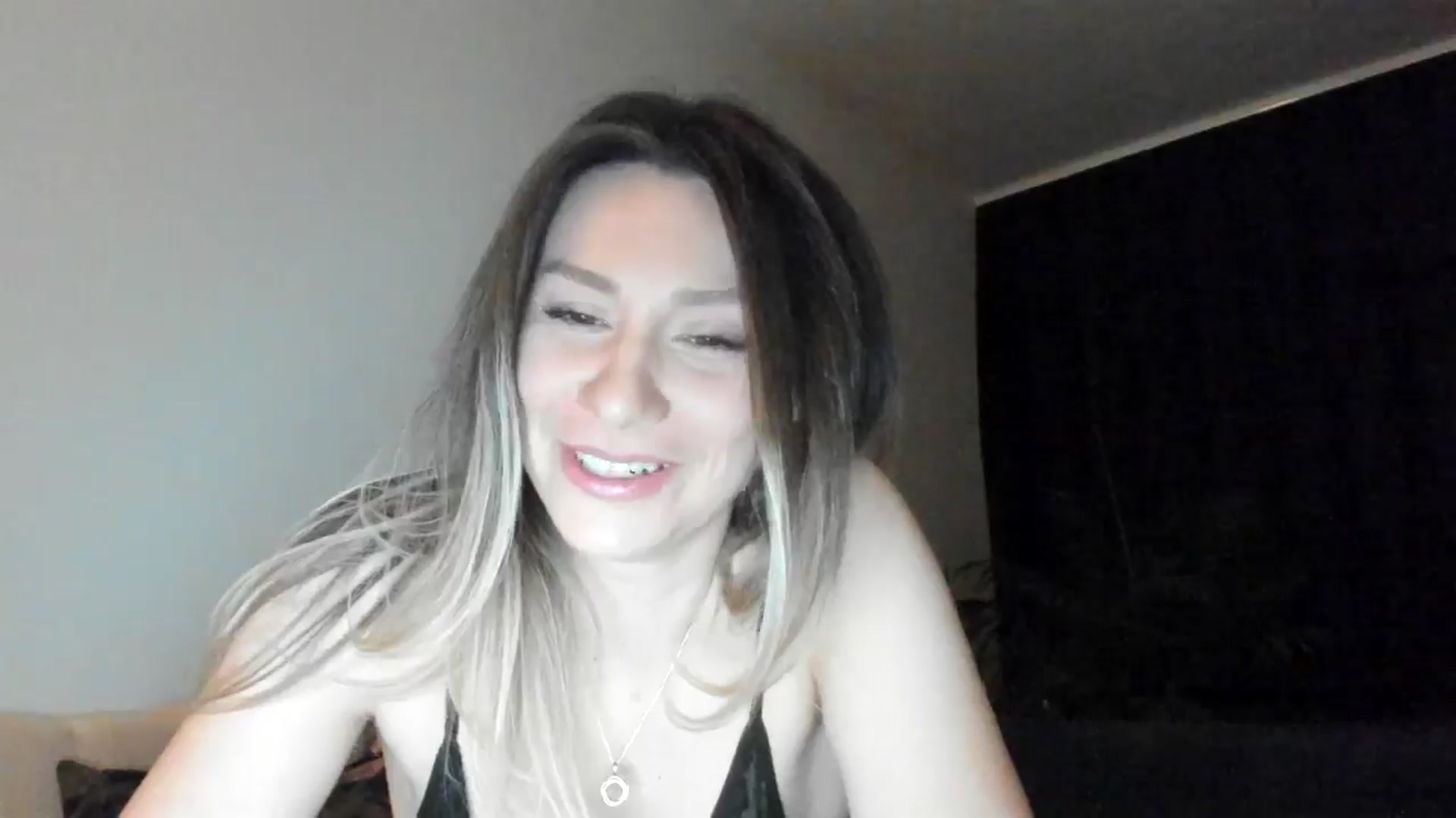 Gallery image thumbnail from ItsEvie's myfreecams stream on, 03/04/2025, 01:59 image 3 of 20
