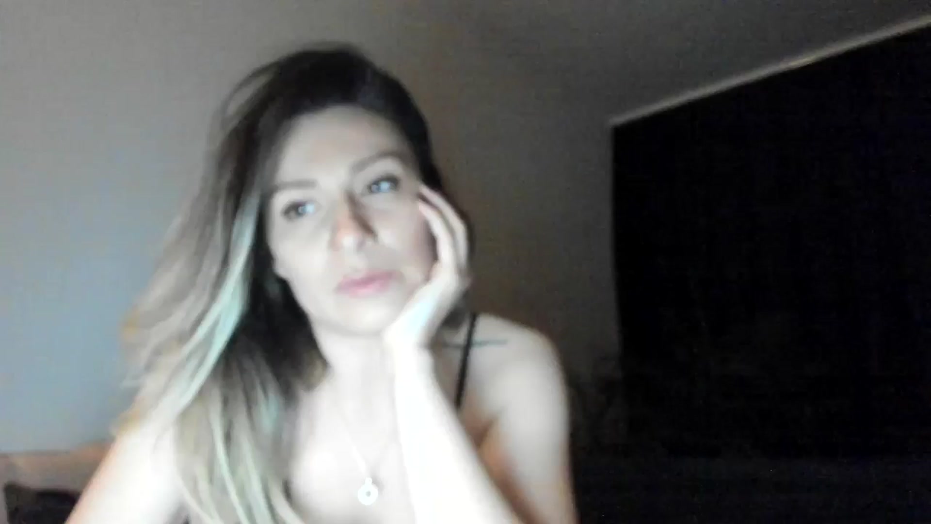 Gallery image thumbnail from ItsEvie's myfreecams stream on, 03/04/2025, 01:59 image 1 of 20