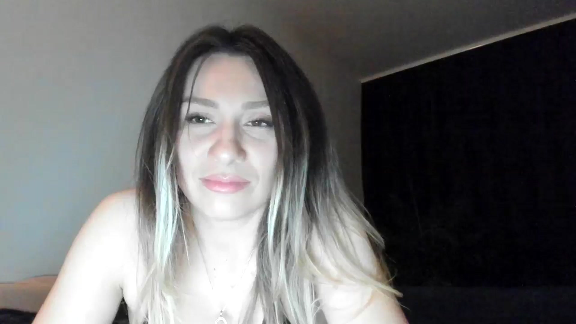 Gallery image thumbnail from ItsEvie's myfreecams stream on, 03/04/2025, 01:59 image 13 of 20