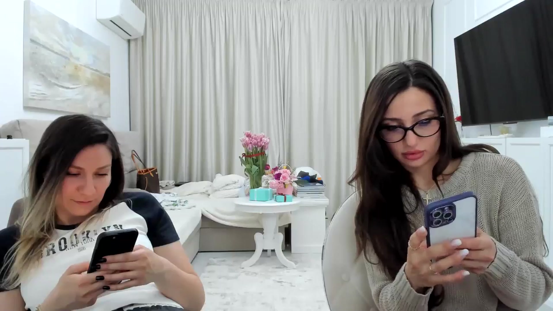 Gallery image thumbnail from ItsEvie's myfreecams stream on, 03/05/2025, 01:18 image 8 of 20