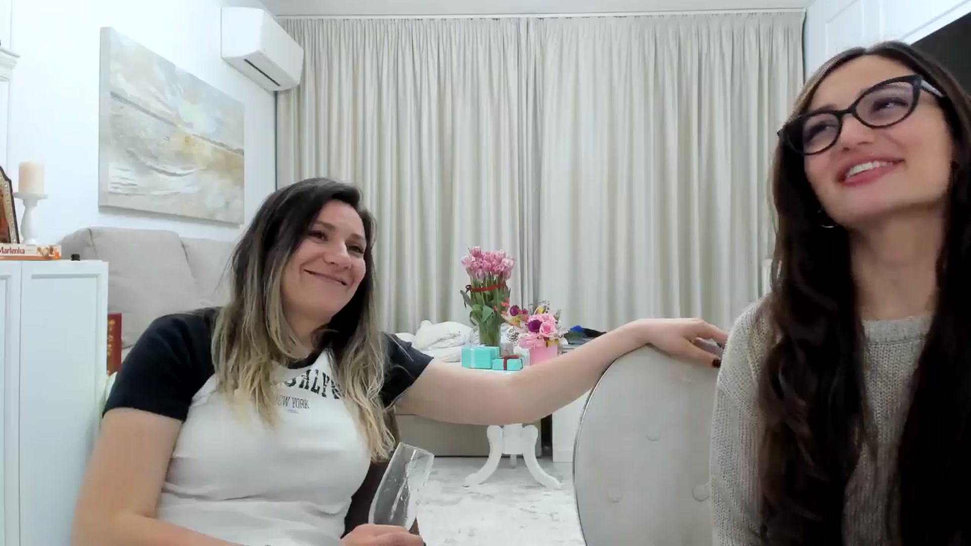 Gallery image thumbnail from ItsEvie's myfreecams stream on, 03/05/2025, 02:22 image 12 of 20
