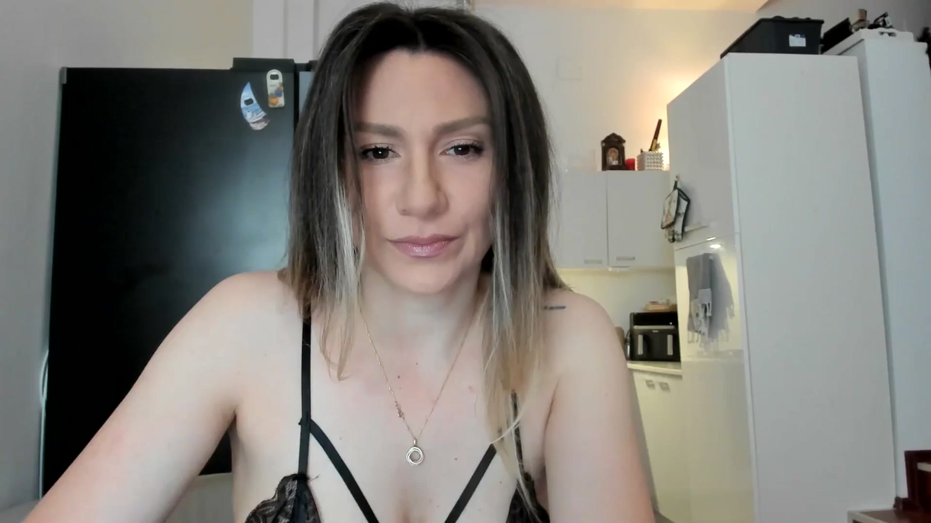 Gallery image thumbnail from ItsEvie's myfreecams stream on, 03/08/2025, 24:01 image 1 of 20