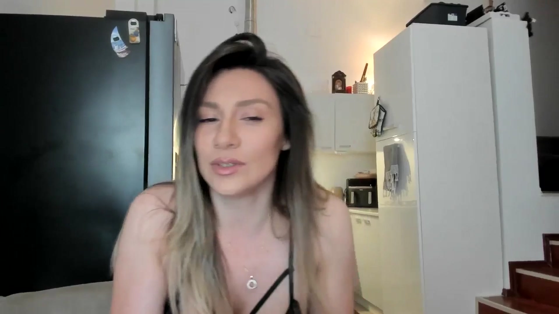 Gallery image thumbnail from ItsEvie's myfreecams stream on, 03/08/2025, 24:01 image 18 of 20