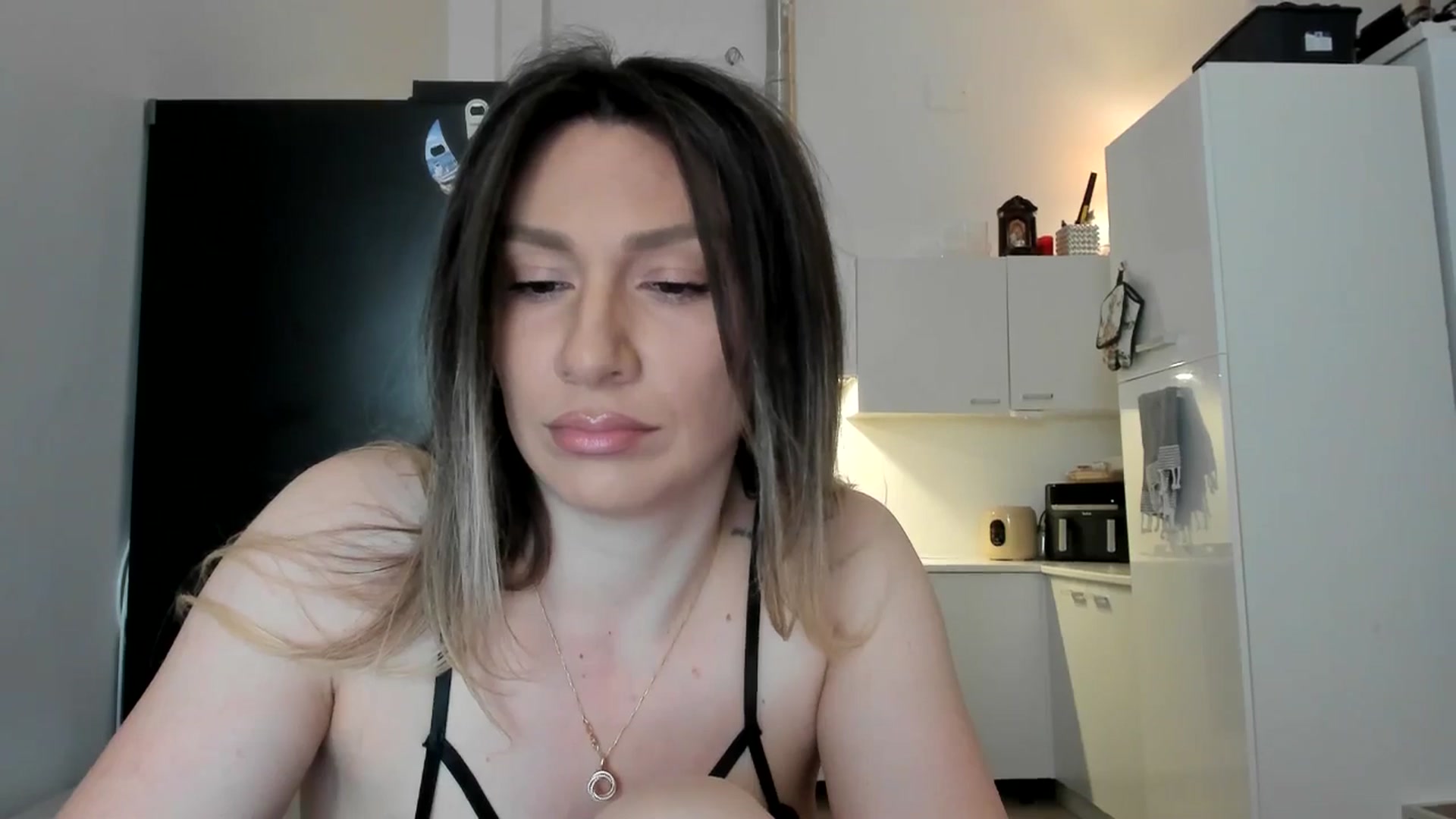 Gallery image thumbnail from ItsEvie's myfreecams stream on, 03/08/2025, 24:01 image 10 of 20