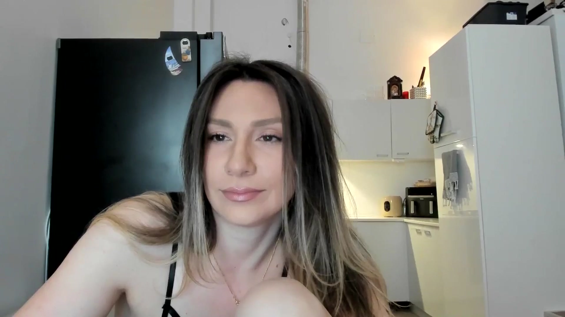 Gallery image thumbnail from ItsEvie's myfreecams stream on, 03/08/2025, 24:01 image 9 of 20