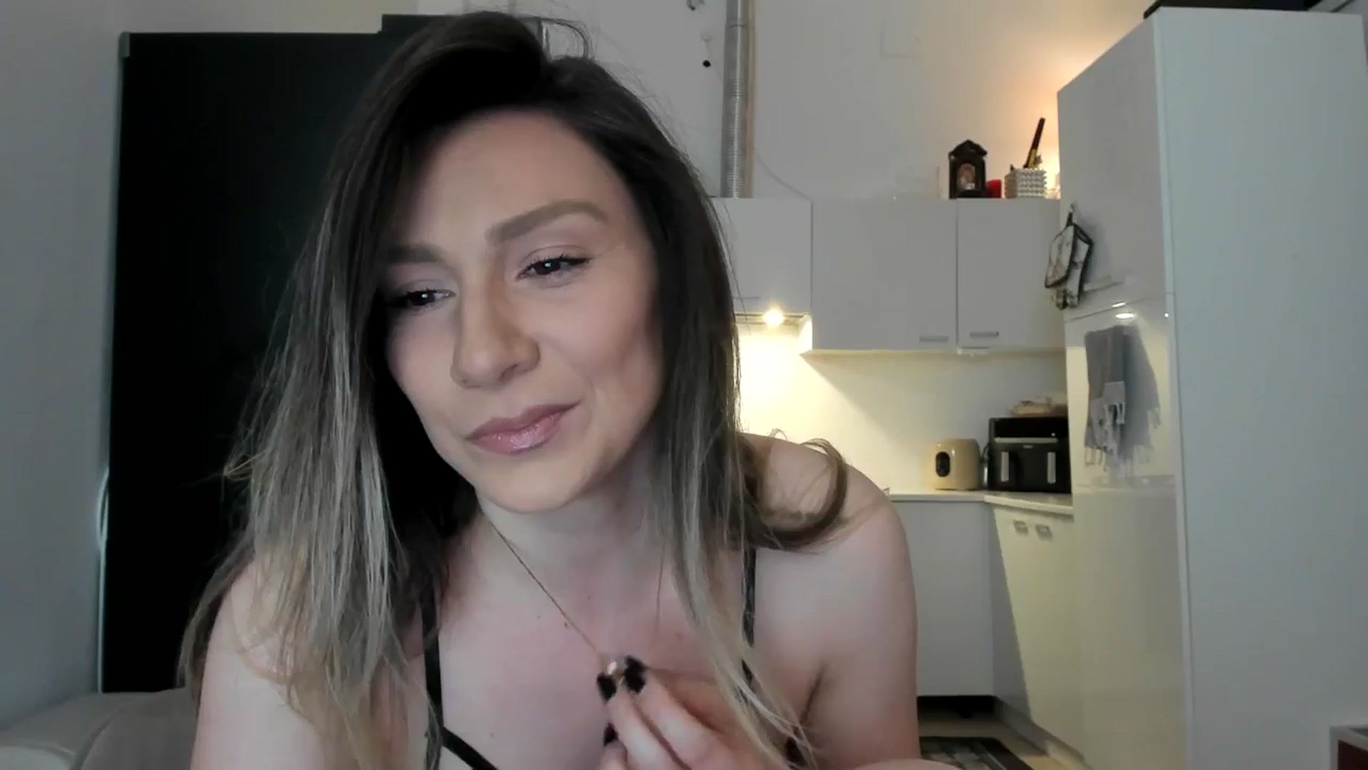 Gallery image thumbnail from ItsEvie's myfreecams stream on, 03/08/2025, 24:01 image 13 of 20