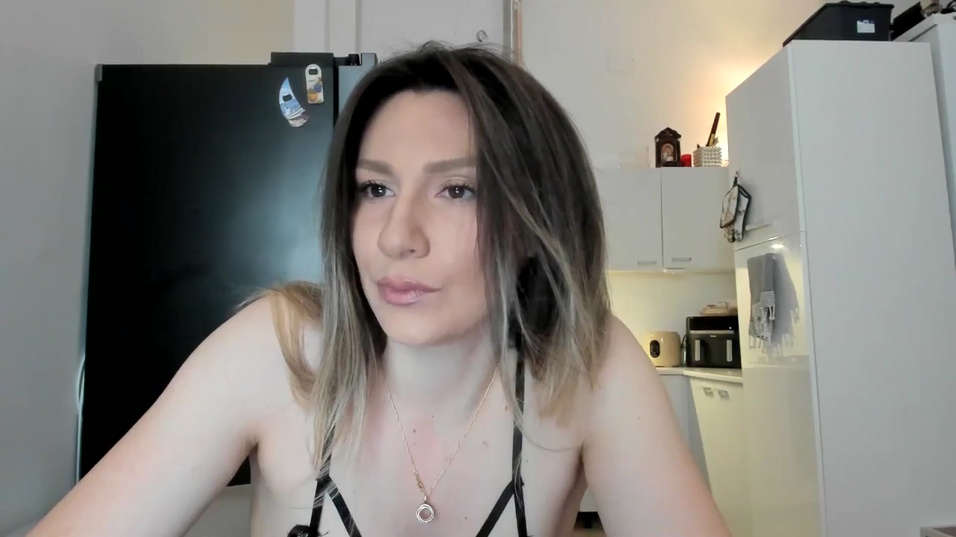 Gallery image thumbnail from ItsEvie's myfreecams stream on, 03/08/2025, 24:01 image 5 of 20
