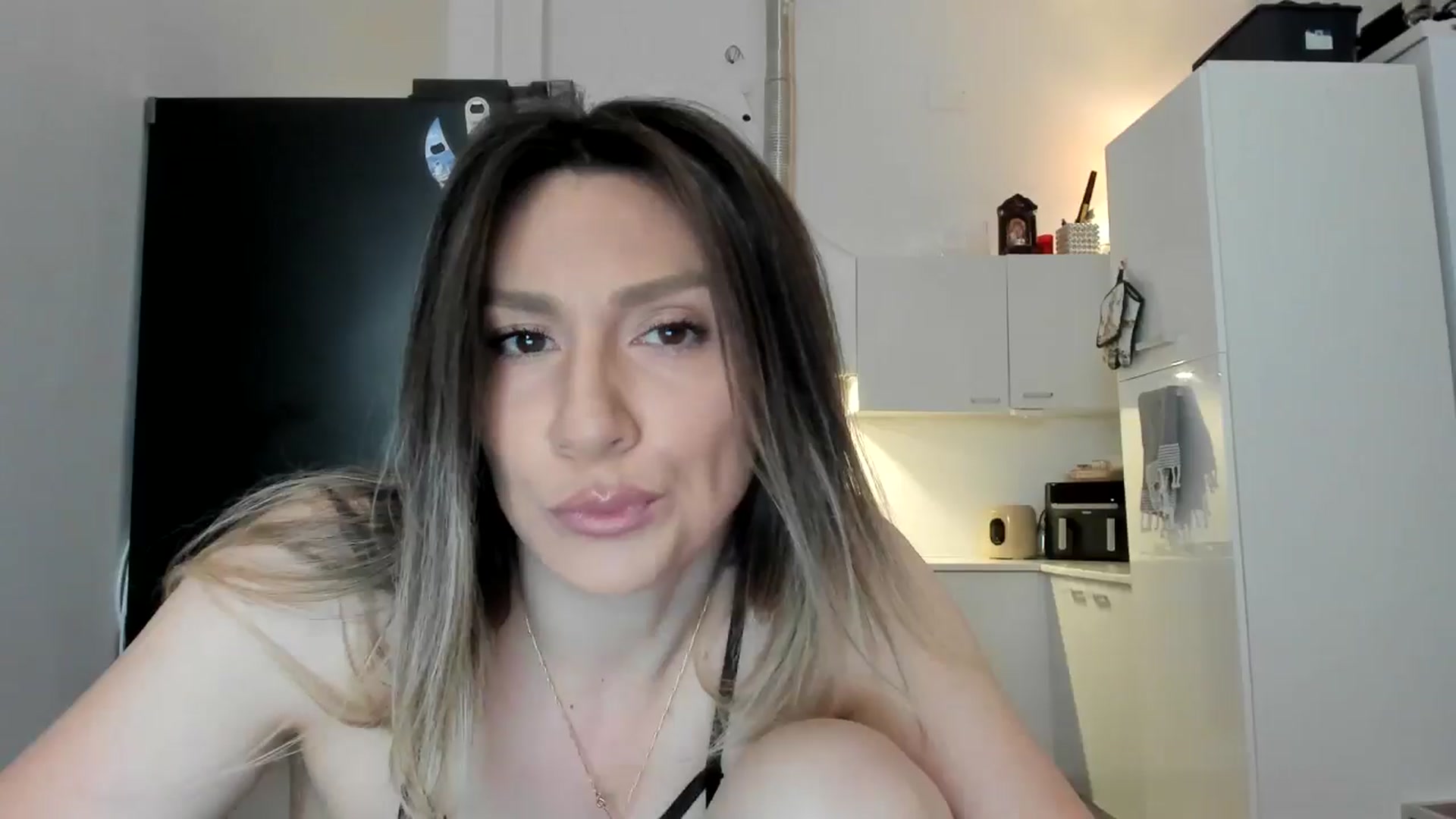 Gallery image thumbnail from ItsEvie's myfreecams stream on, 03/08/2025, 24:01 image 7 of 20