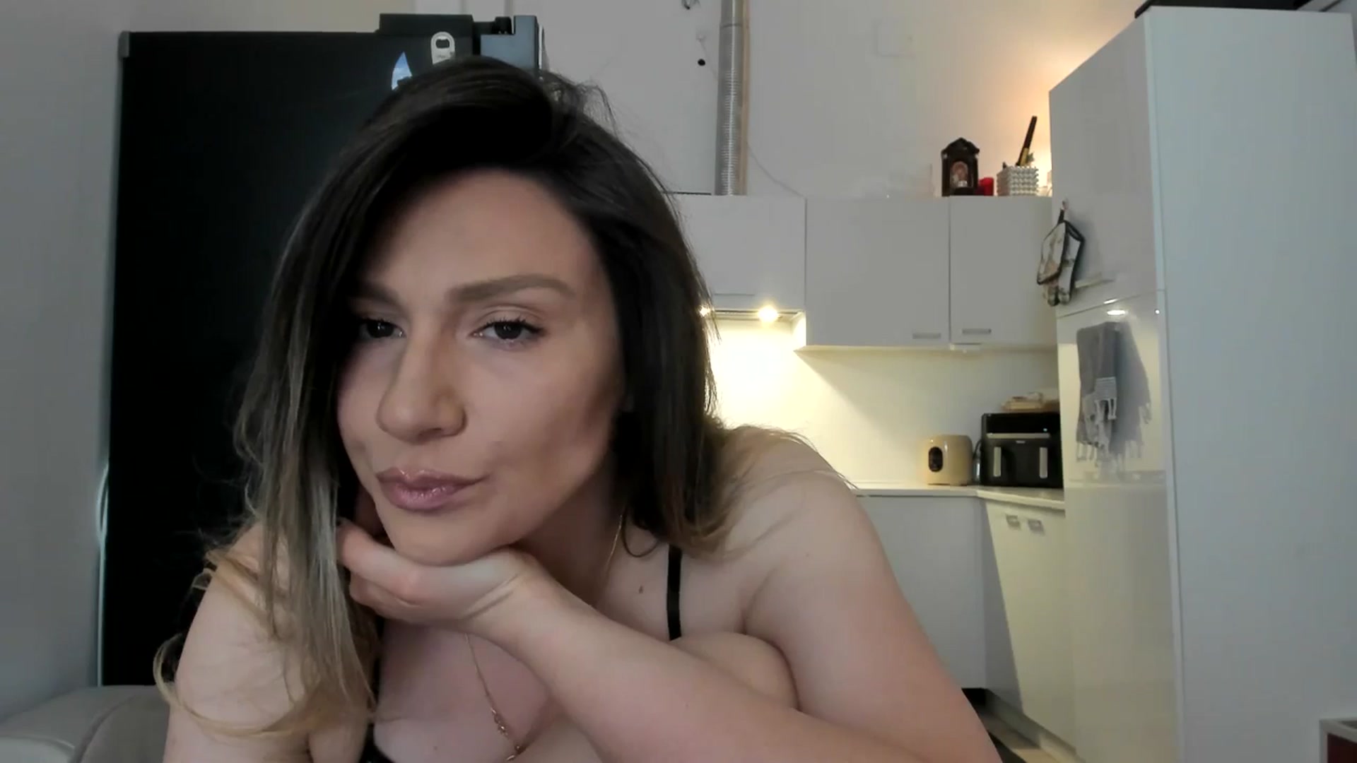 Gallery image thumbnail from ItsEvie's myfreecams stream on, 03/08/2025, 24:01 image 12 of 20