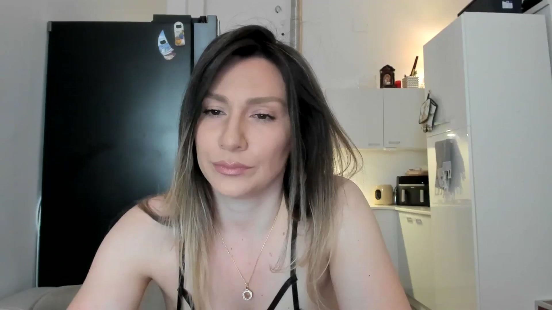 Gallery image thumbnail from ItsEvie's myfreecams stream on, 03/08/2025, 24:01 image 16 of 20