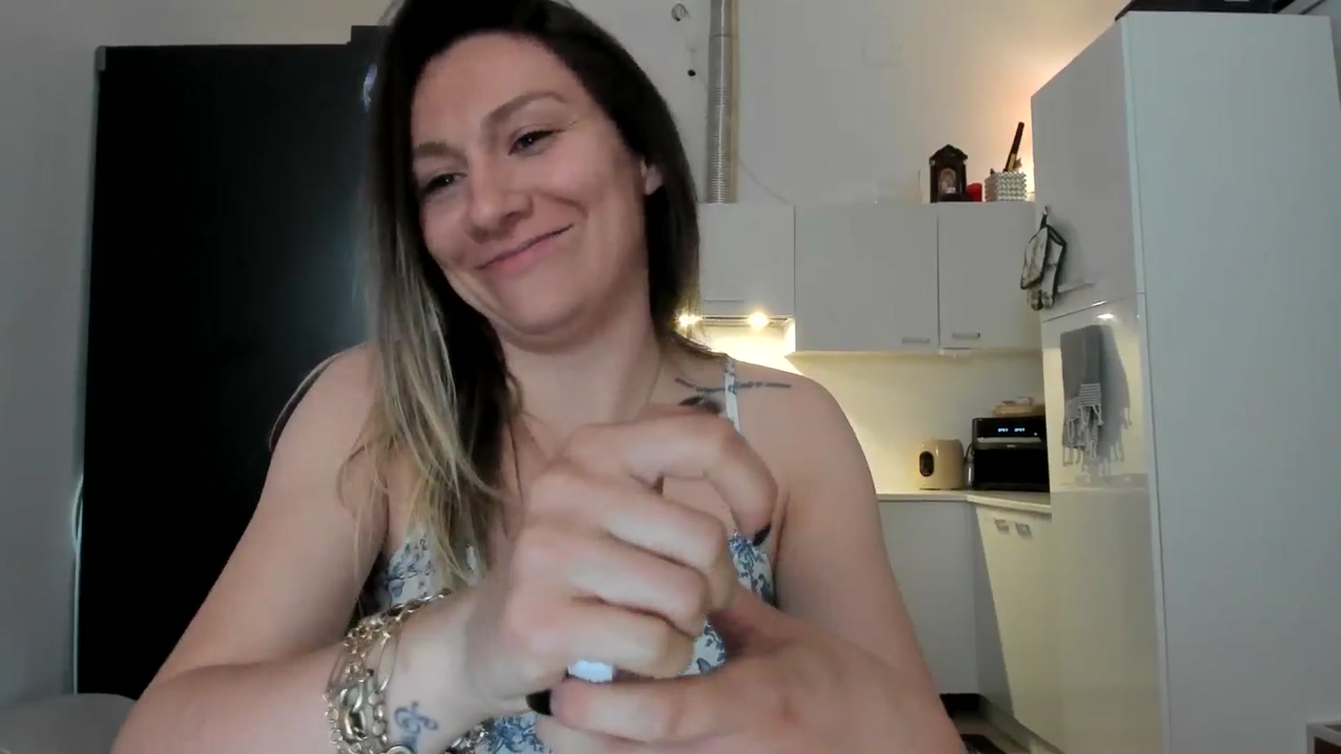 Gallery image thumbnail from ItsEvie's myfreecams stream on, 03/08/2025, 21:25 image 6 of 20