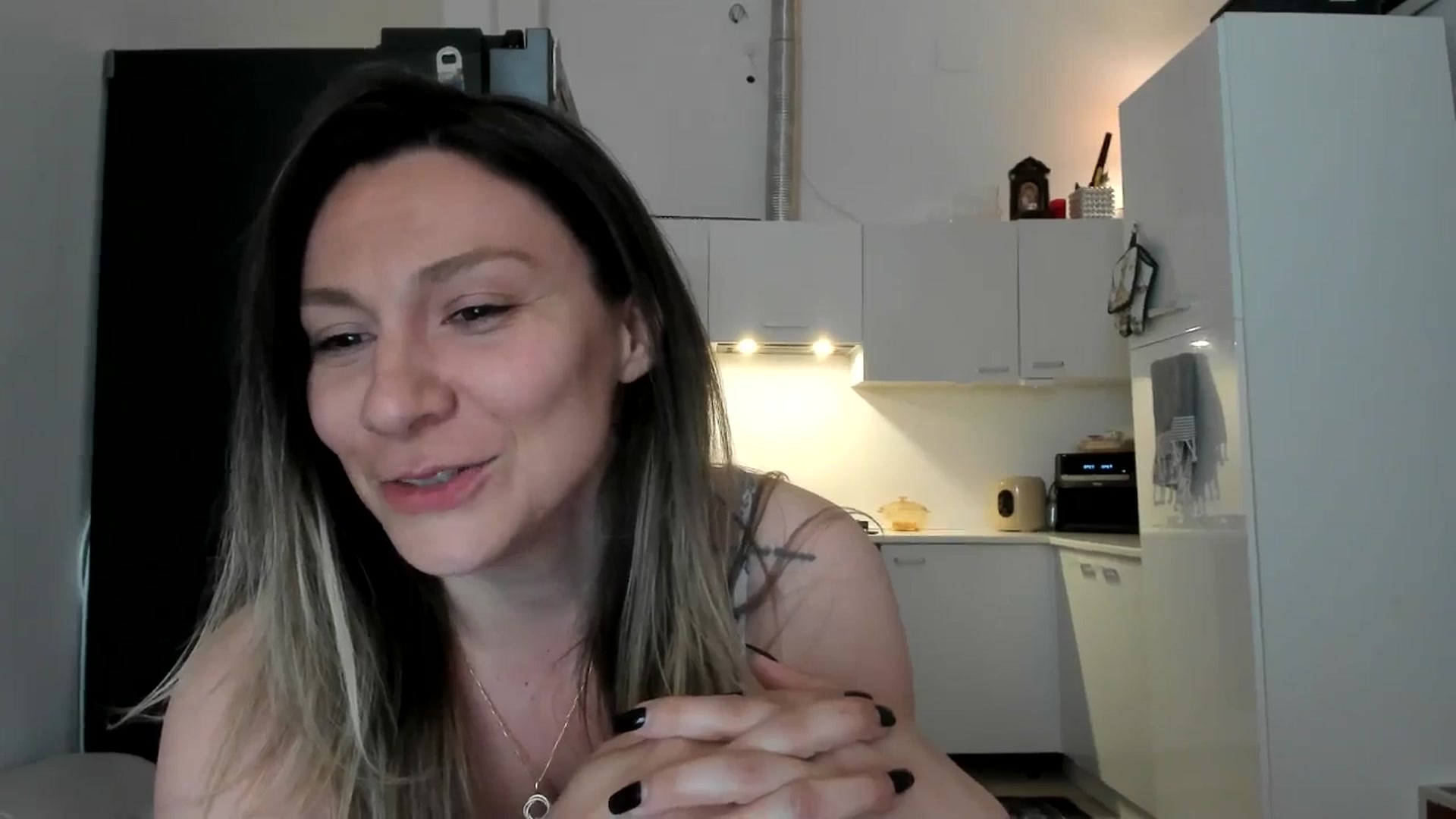 Gallery image thumbnail from ItsEvie's myfreecams stream on, 03/08/2025, 21:25 image 2 of 20