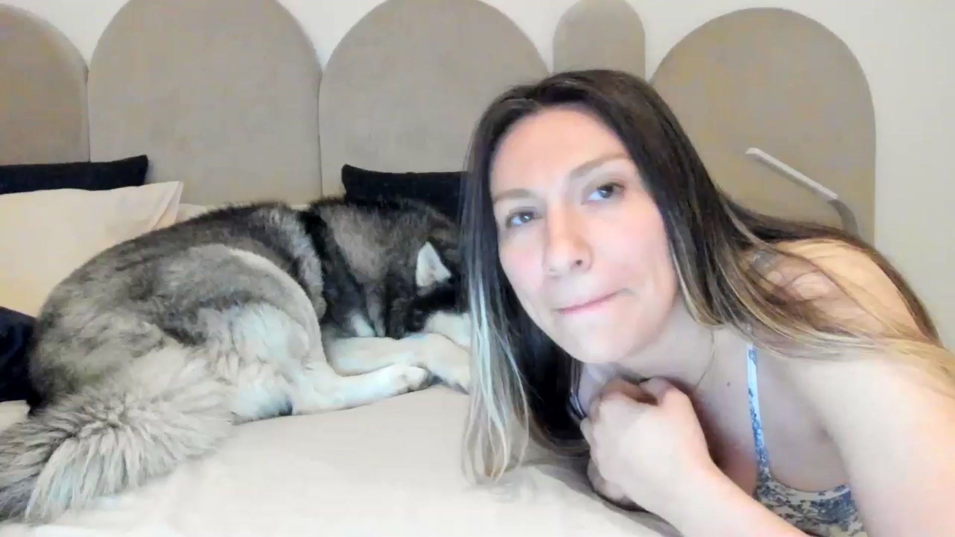 Gallery image thumbnail from ItsEvie's myfreecams stream on, 03/08/2025, 23:34 image 1 of 20