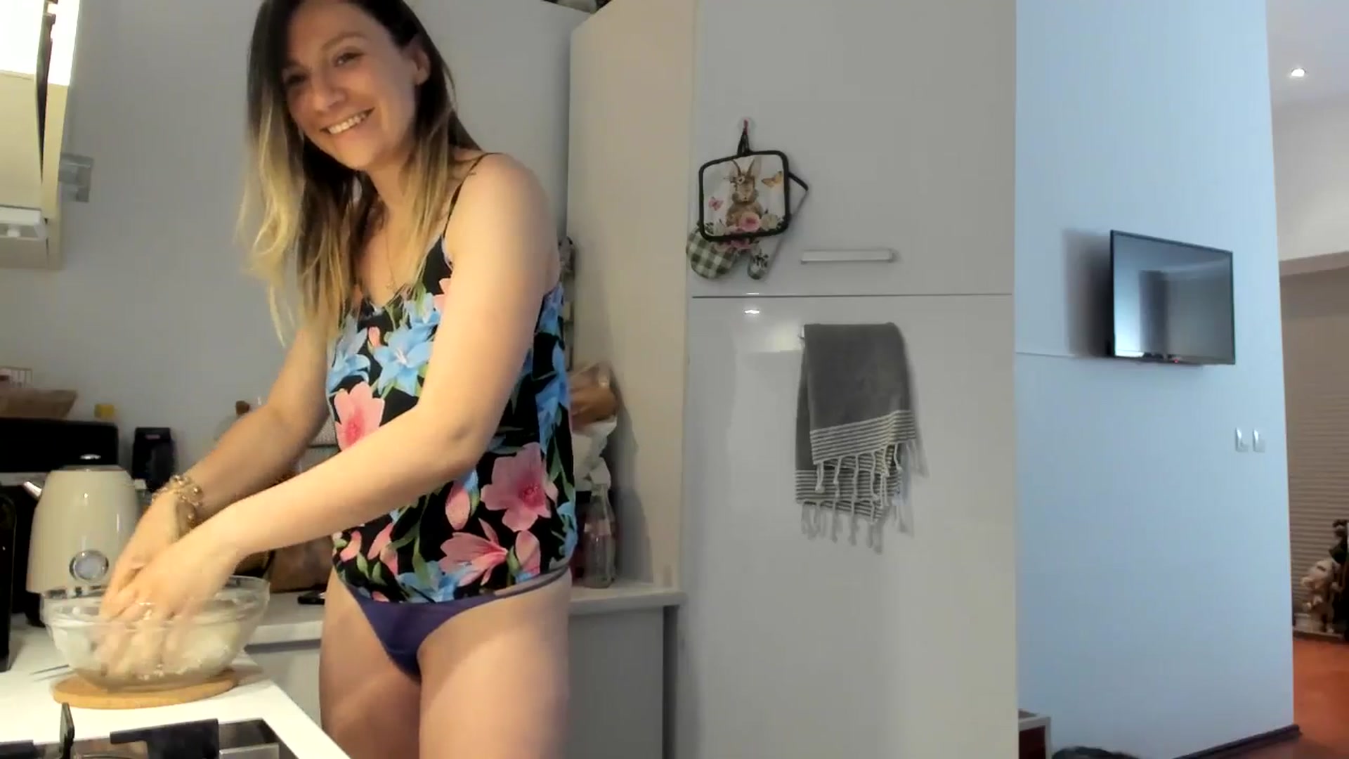 Gallery image thumbnail from ItsEvie's myfreecams stream on, 03/08/2025, 23:34 image 14 of 20