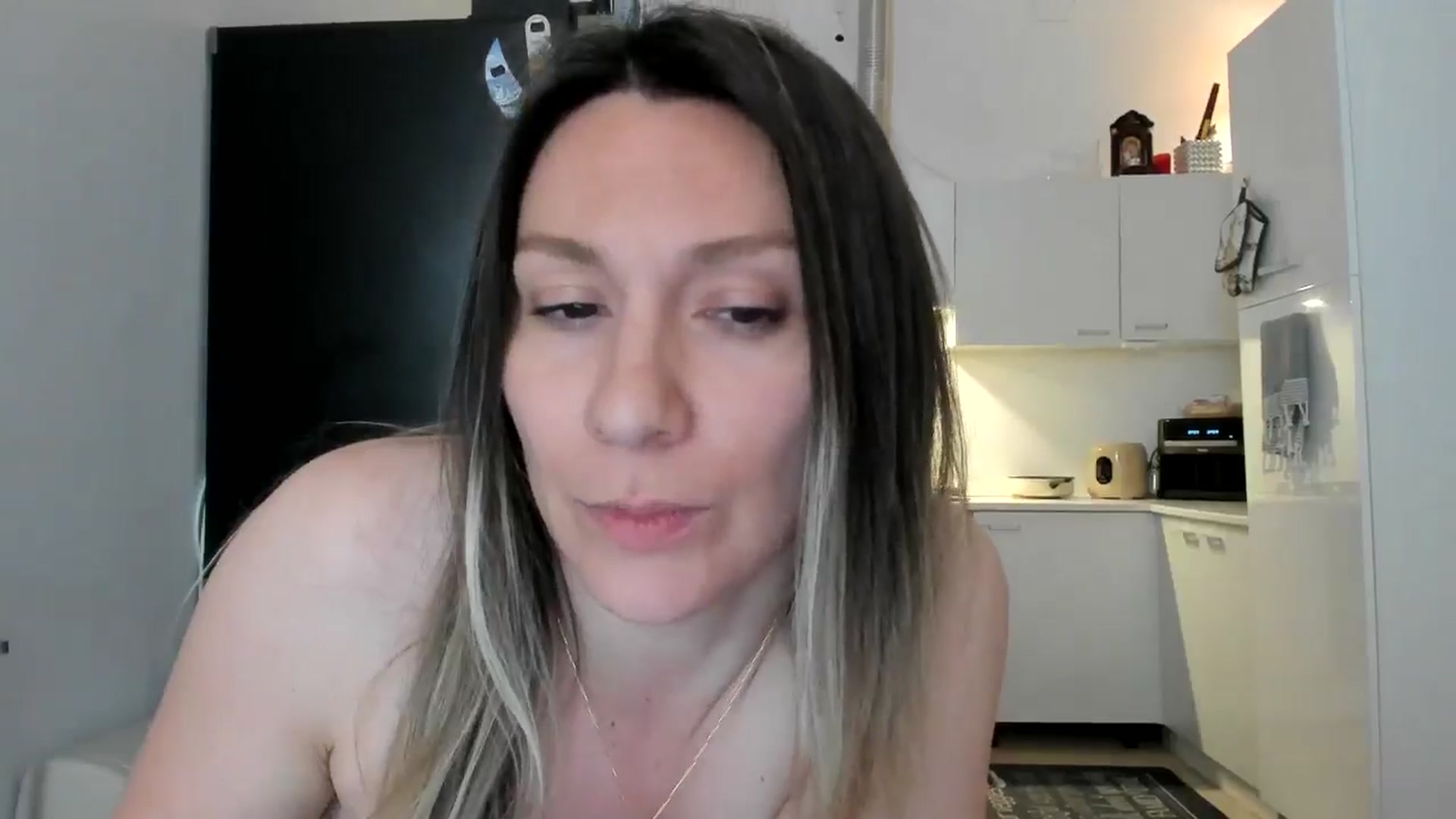Gallery image thumbnail from ItsEvie's myfreecams stream on, 03/09/2025, 24:04 image 18 of 20