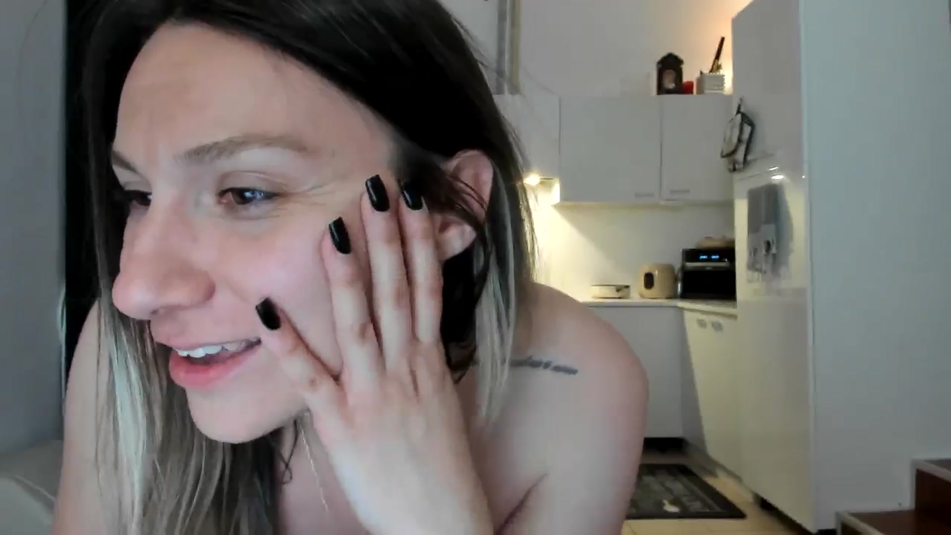Gallery image thumbnail from ItsEvie's myfreecams stream on, 03/09/2025, 24:04 image 6 of 20