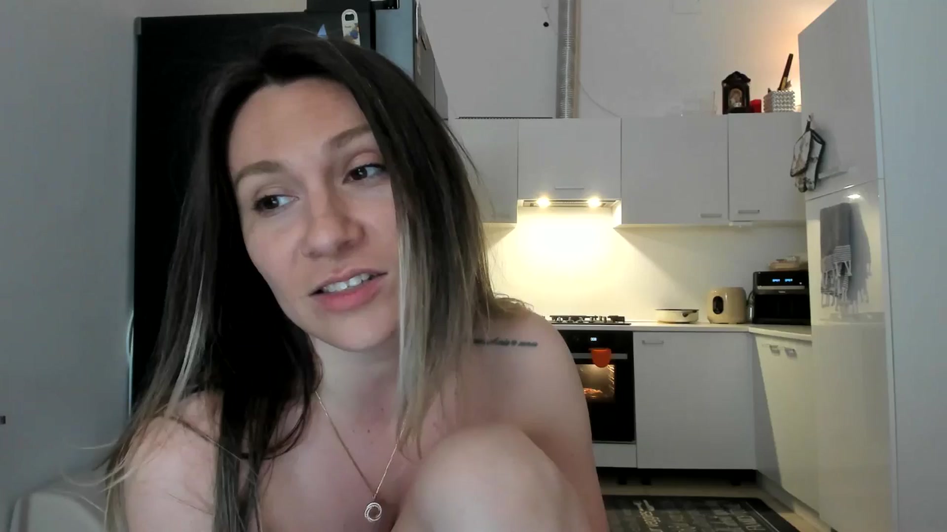 Gallery image thumbnail from ItsEvie's myfreecams stream on, 03/09/2025, 24:04 image 12 of 20