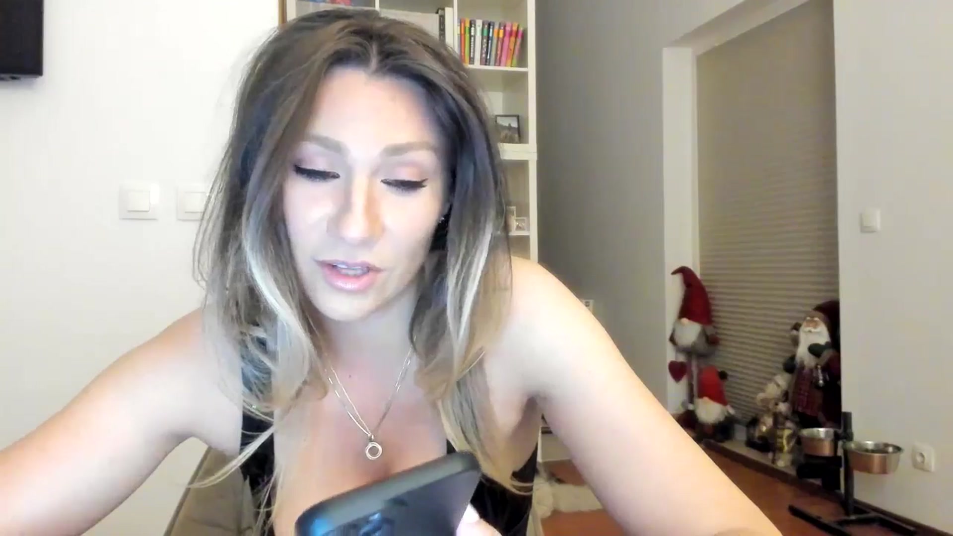 Gallery image thumbnail from ItsEvie's myfreecams stream on, 03/14/2025, 22:00 image 12 of 20