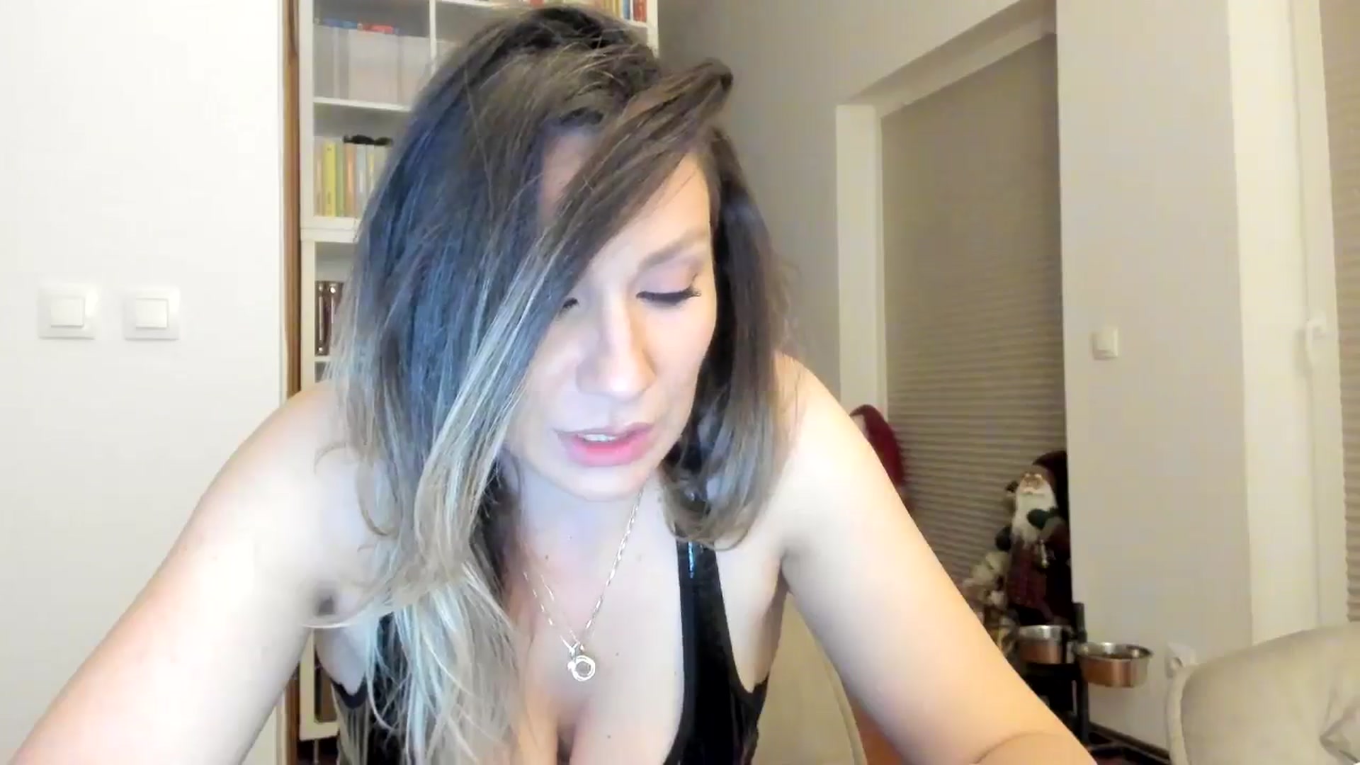 Gallery image thumbnail from ItsEvie's myfreecams stream on, 03/15/2025, 24:04 image 11 of 20
