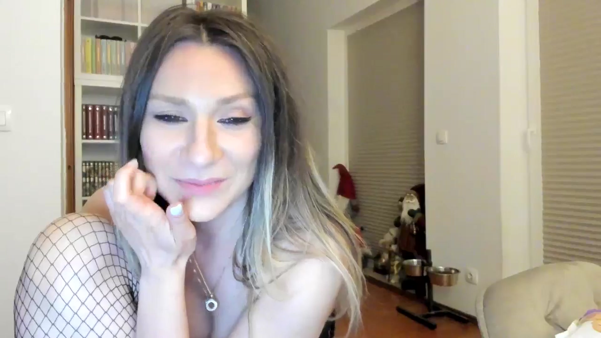 Gallery image thumbnail from ItsEvie's myfreecams stream on, 03/15/2025, 24:20 image 9 of 20