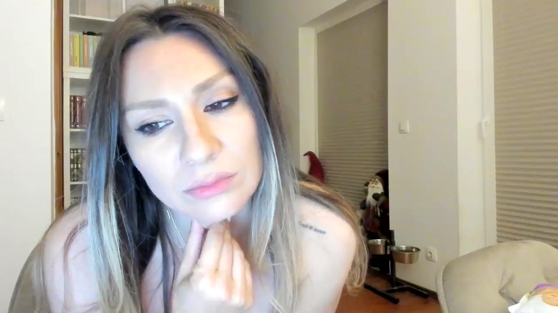 Gallery image thumbnail from ItsEvie's myfreecams stream on, 03/15/2025, 24:20 image 19 of 20