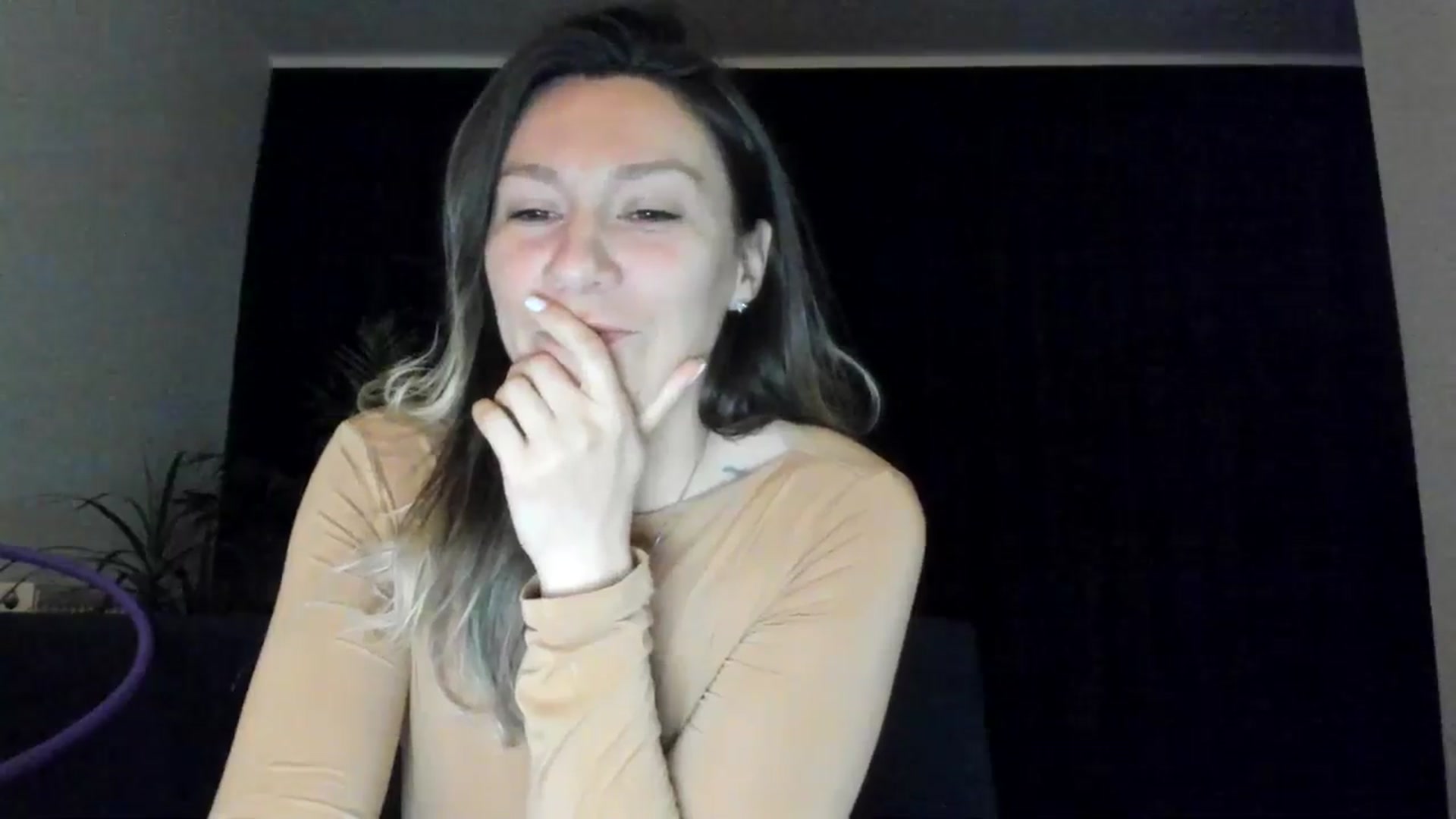 Gallery image thumbnail from ItsEvie's myfreecams stream on, 03/16/2025, 01:05 image 15 of 20