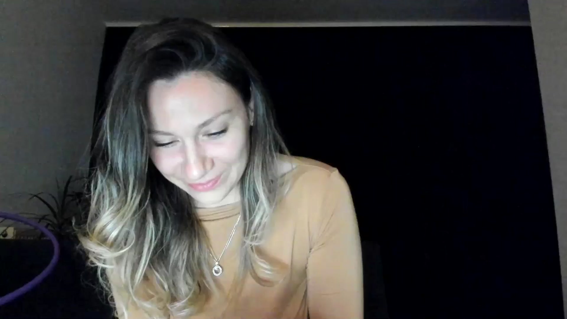 Gallery image thumbnail from ItsEvie's myfreecams stream on, 03/16/2025, 01:05 image 14 of 20