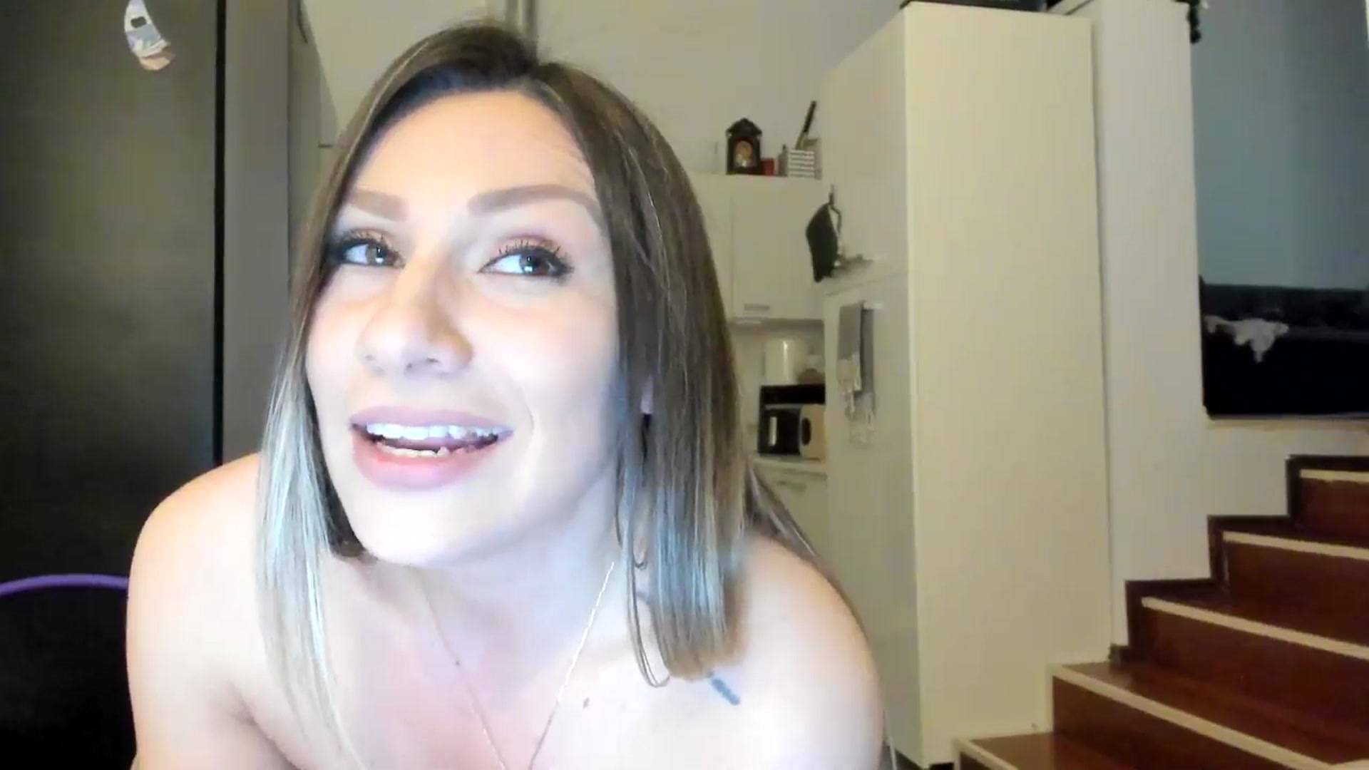 Gallery image thumbnail from ItsEvie's myfreecams stream on, 03/18/2025, 01:09 image 17 of 20