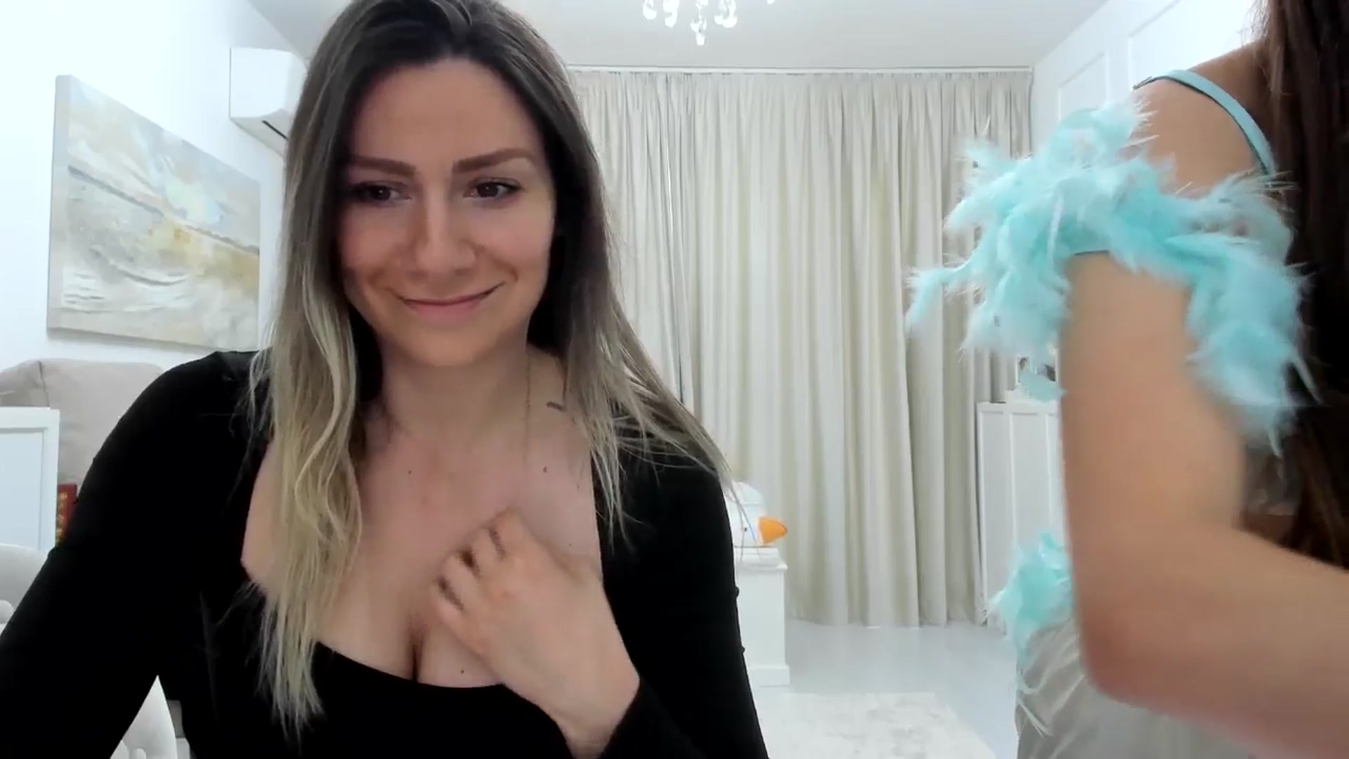 Gallery image thumbnail from ItsEvie's myfreecams stream on, 03/19/2025, 14:49 image 4 of 20