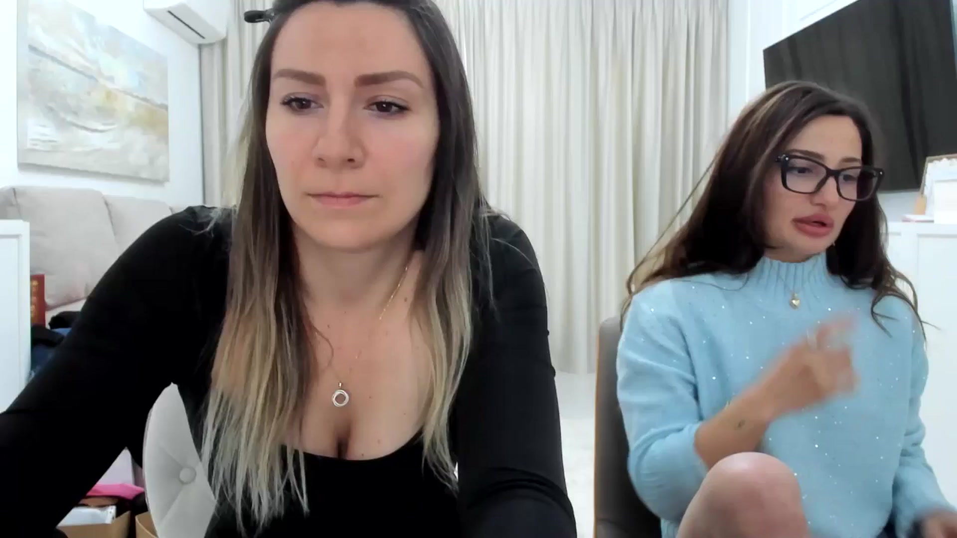 Gallery image thumbnail from ItsEvie's myfreecams stream on, 03/19/2025, 14:49 image 1 of 20
