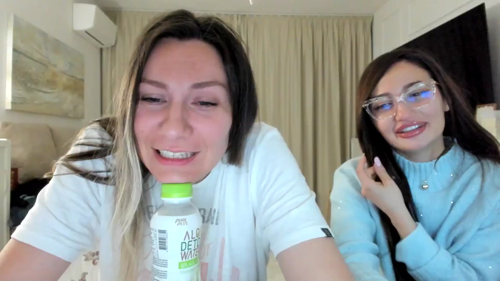 Gallery image thumbnail from ItsEvie's myfreecams stream on, 03/20/2025, 24:03 image 14 of 20
