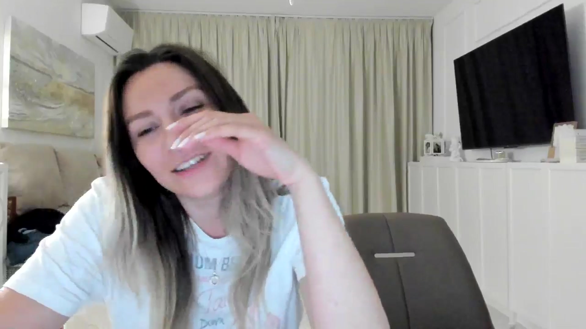 Gallery image thumbnail from ItsEvie's myfreecams stream on, 03/20/2025, 24:03 image 3 of 20