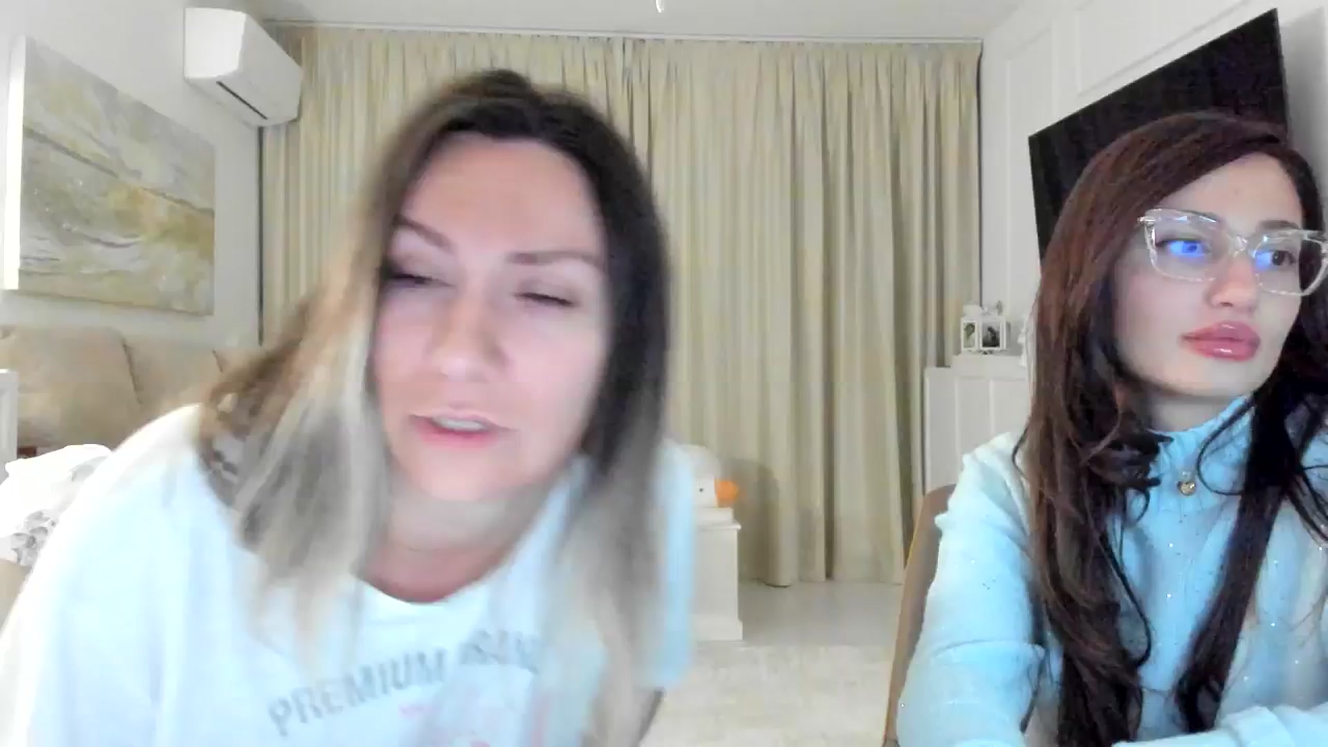 Gallery image thumbnail from ItsEvie's myfreecams stream on, 03/20/2025, 24:03 image 6 of 20