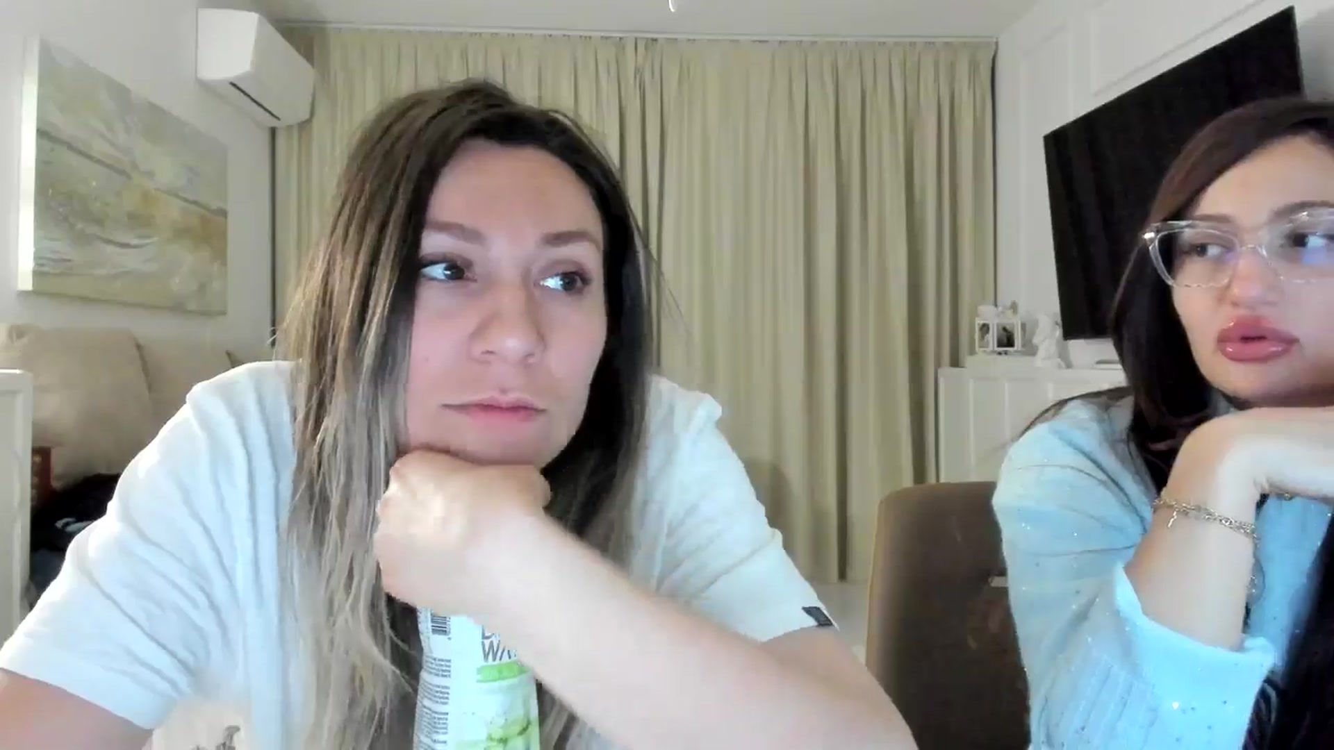 Gallery image thumbnail from ItsEvie's myfreecams stream on, 03/20/2025, 24:03 image 19 of 20