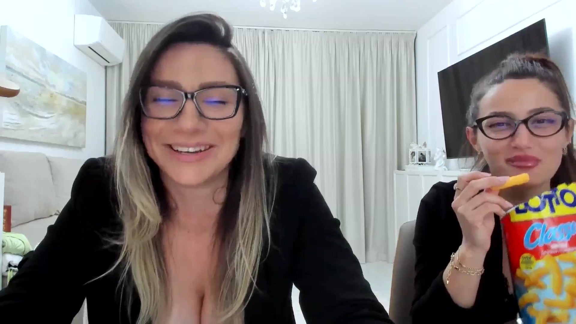 Gallery image thumbnail from ItsEvie's myfreecams stream on, 03/23/2025, 24:01 image 3 of 20