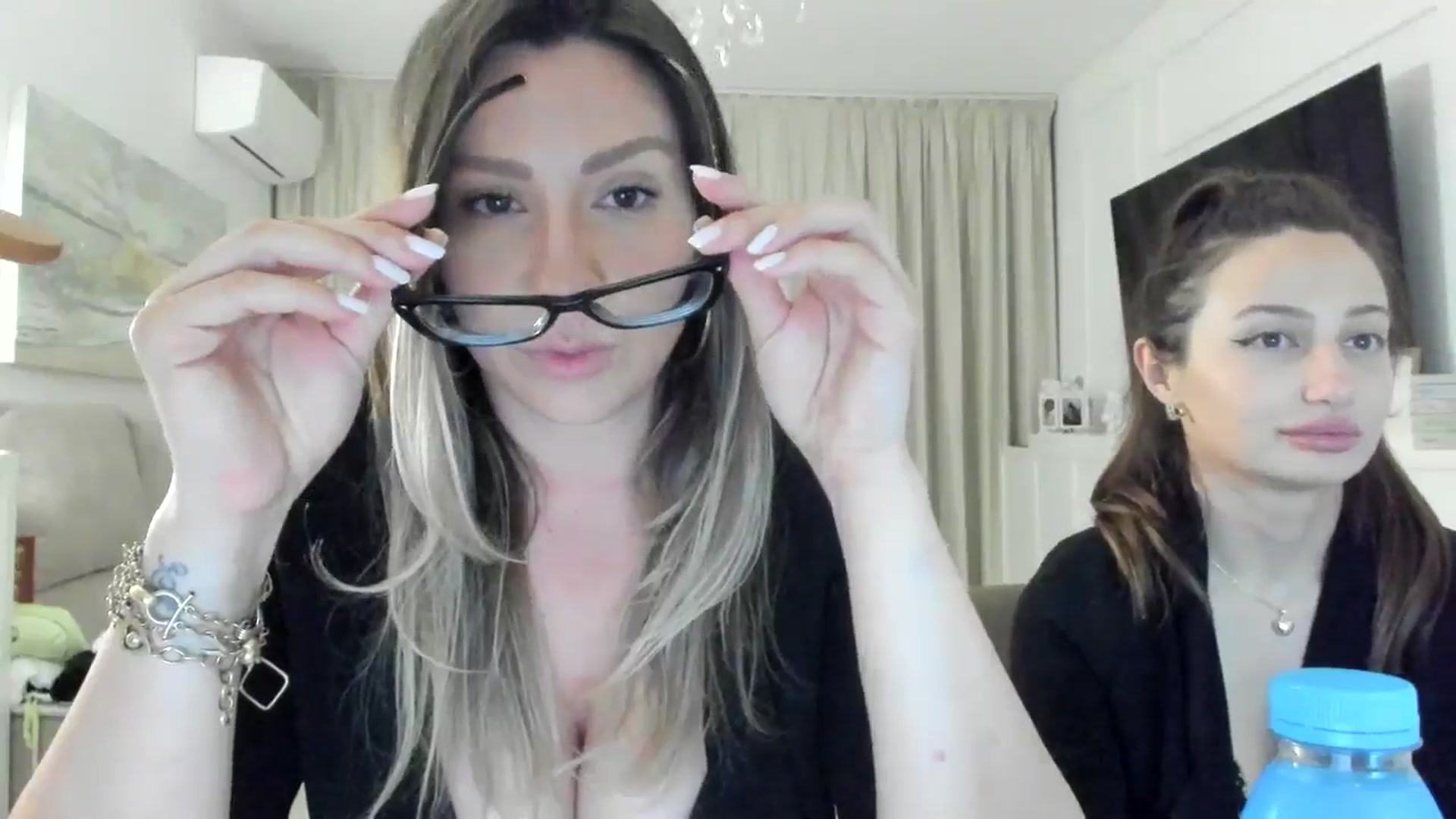 Gallery image thumbnail from ItsEvie's myfreecams stream on, 03/23/2025, 24:01 image 18 of 20