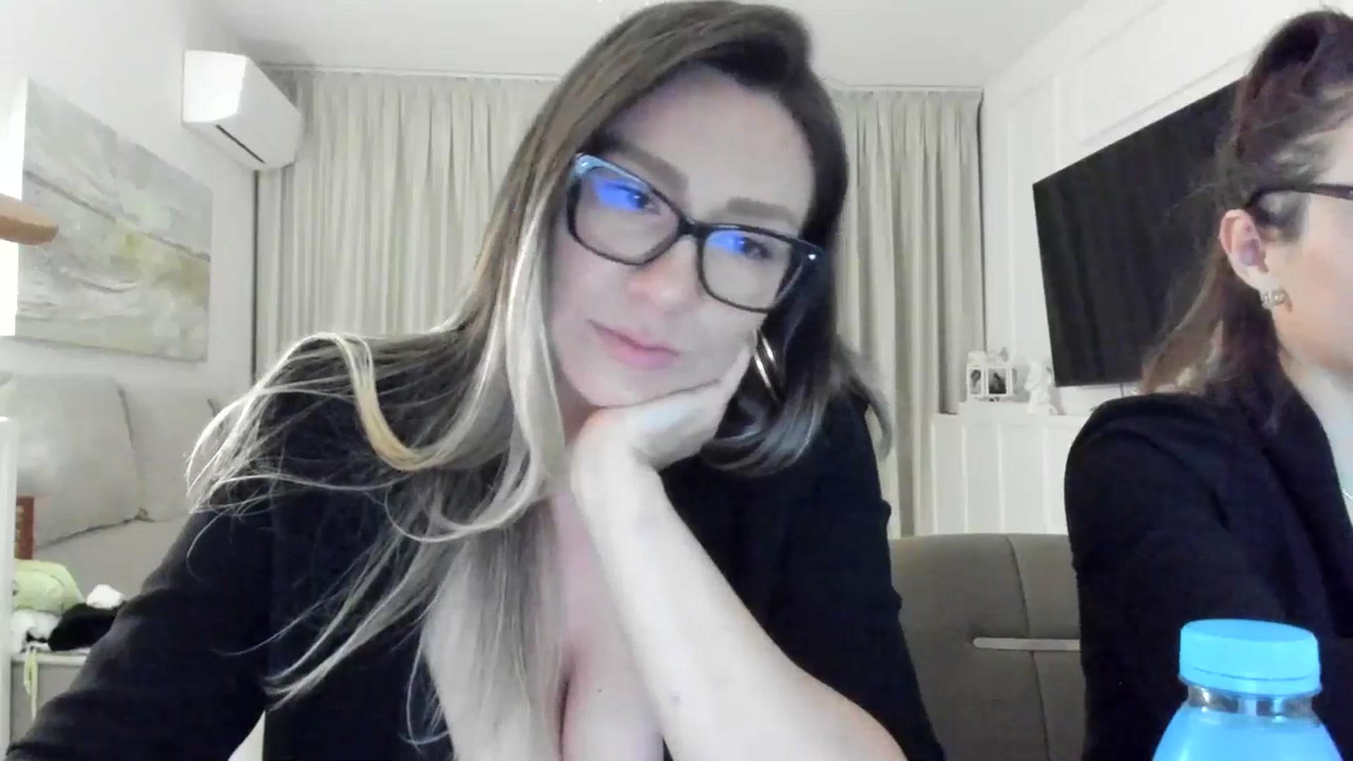 Gallery image thumbnail from ItsEvie's myfreecams stream on, 03/23/2025, 24:01 image 17 of 20