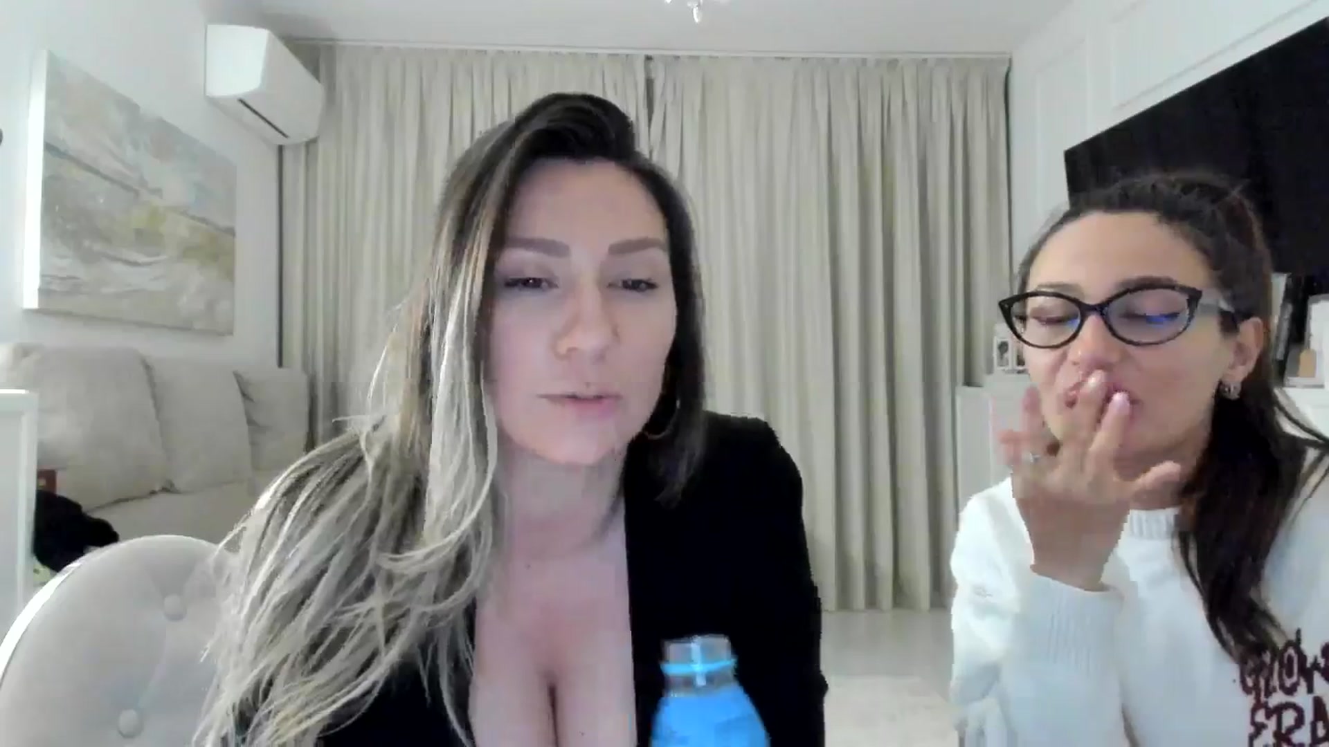 Gallery image thumbnail from ItsEvie's myfreecams stream on, 03/23/2025, 01:38 image 2 of 20