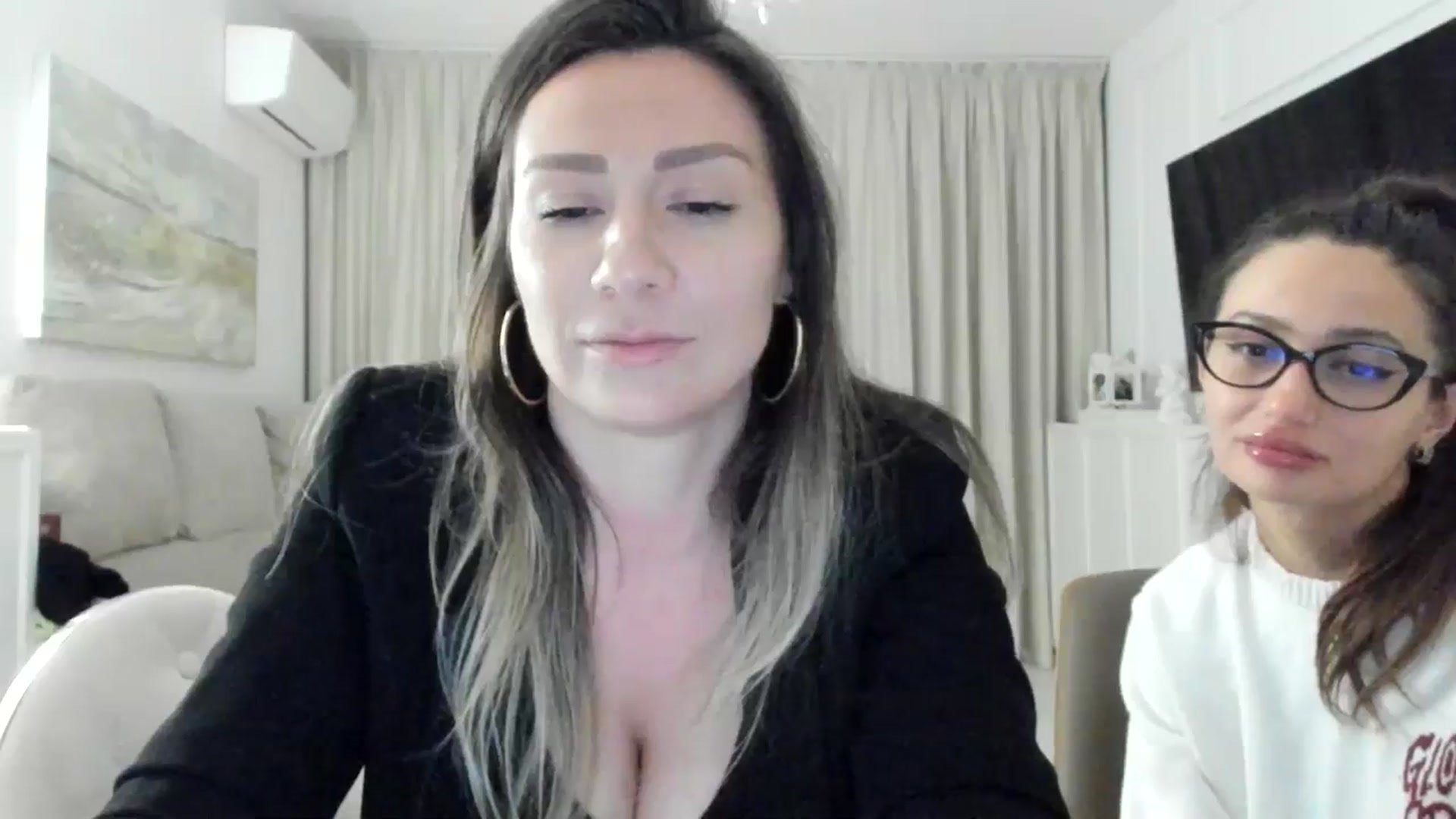 Gallery image thumbnail from ItsEvie's myfreecams stream on, 03/23/2025, 01:38 image 14 of 20