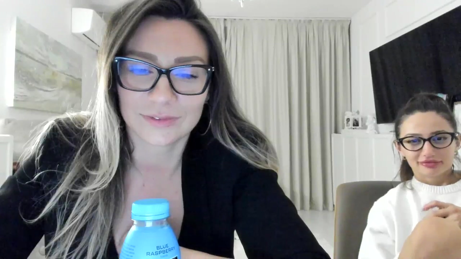 Gallery image thumbnail from ItsEvie's myfreecams stream on, 03/23/2025, 01:38 image 19 of 20