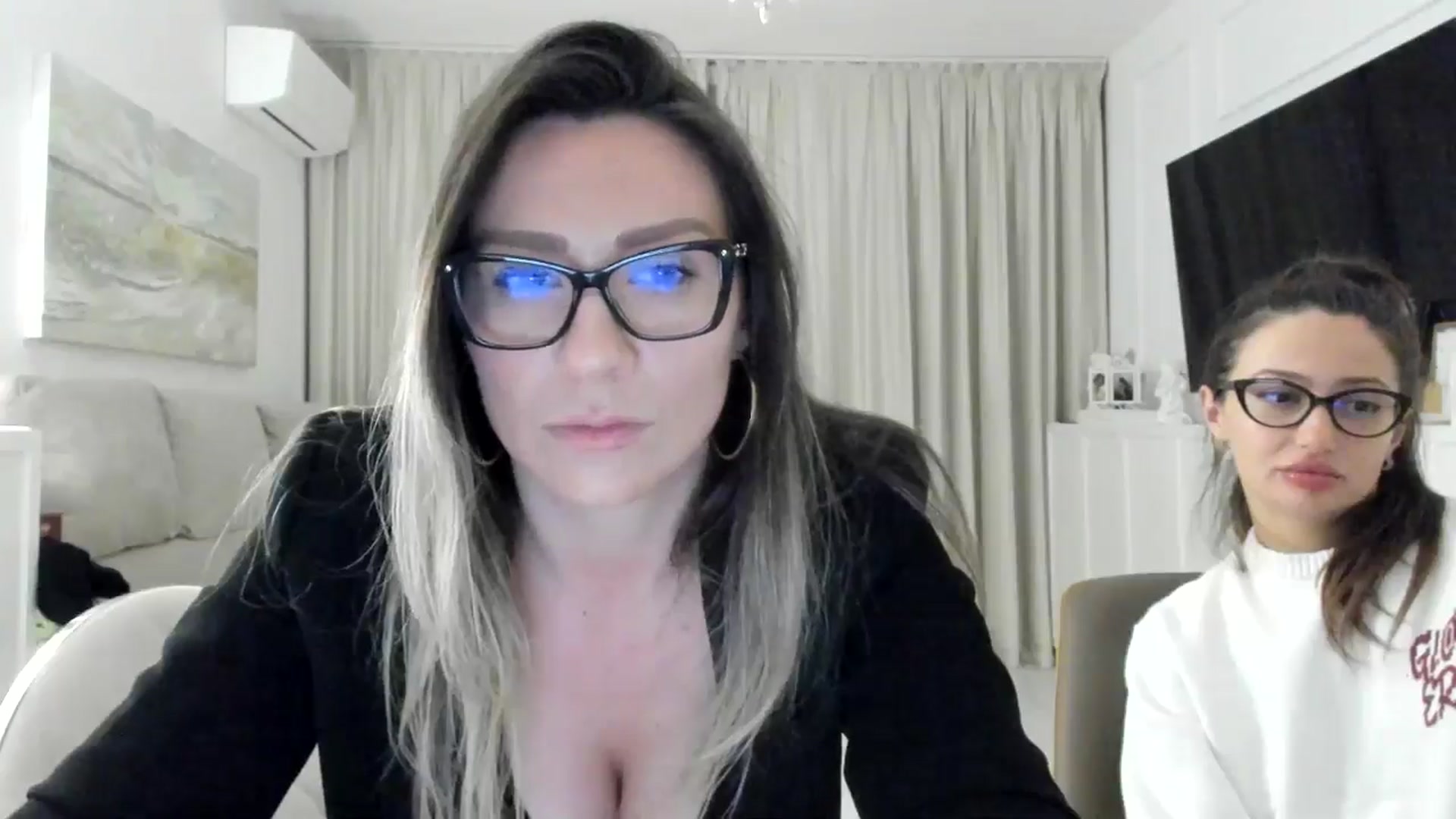 Gallery image thumbnail from ItsEvie's myfreecams stream on, 03/23/2025, 01:38 image 15 of 20