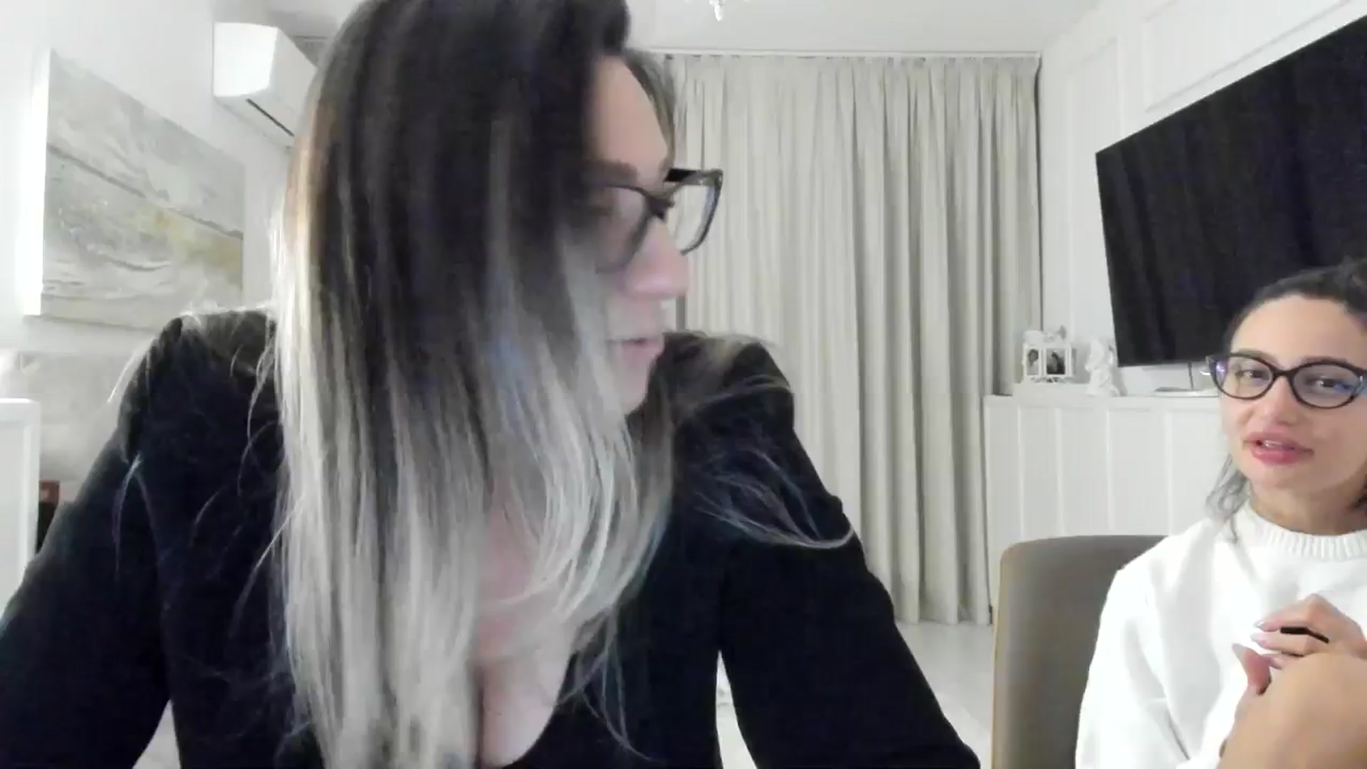 Gallery image thumbnail from ItsEvie's myfreecams stream on, 03/23/2025, 01:38 image 17 of 20