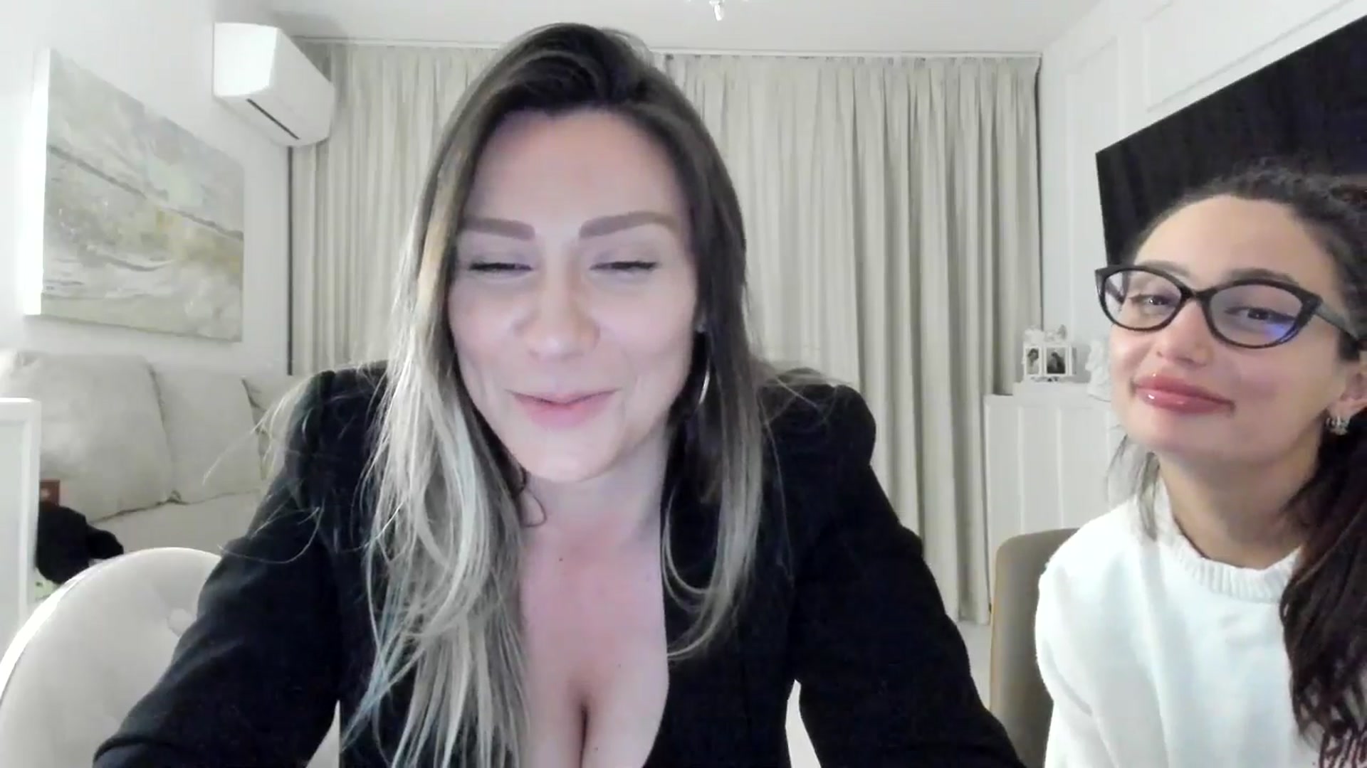 Gallery image thumbnail from ItsEvie's myfreecams stream on, 03/23/2025, 01:38 image 11 of 20