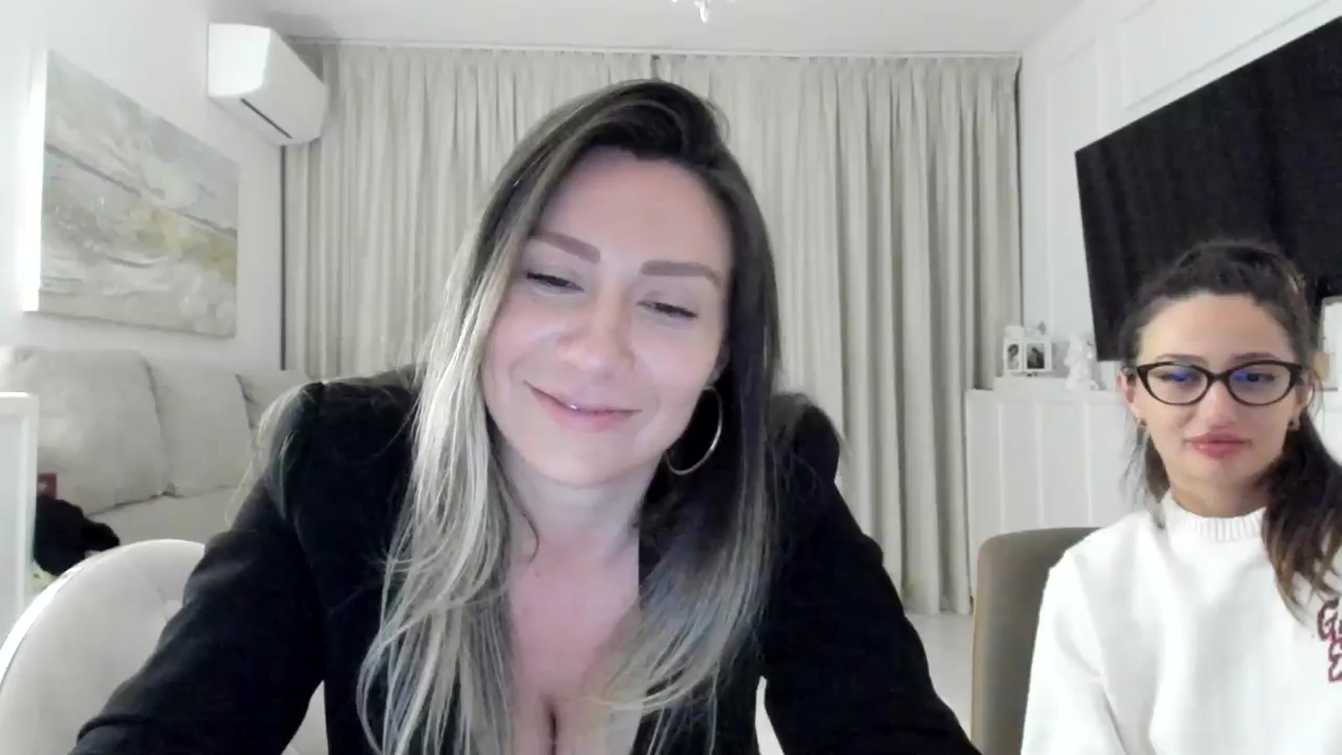 Gallery image thumbnail from ItsEvie's myfreecams stream on, 03/23/2025, 01:38 image 12 of 20