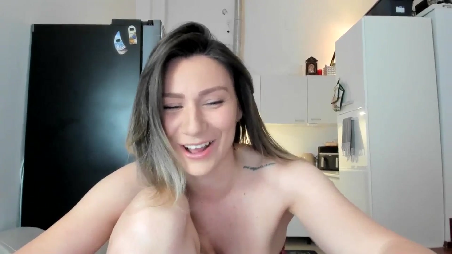 Gallery image thumbnail from ItsEvie's myfreecams stream on, 03/28/2025, 01:04 image 3 of 20